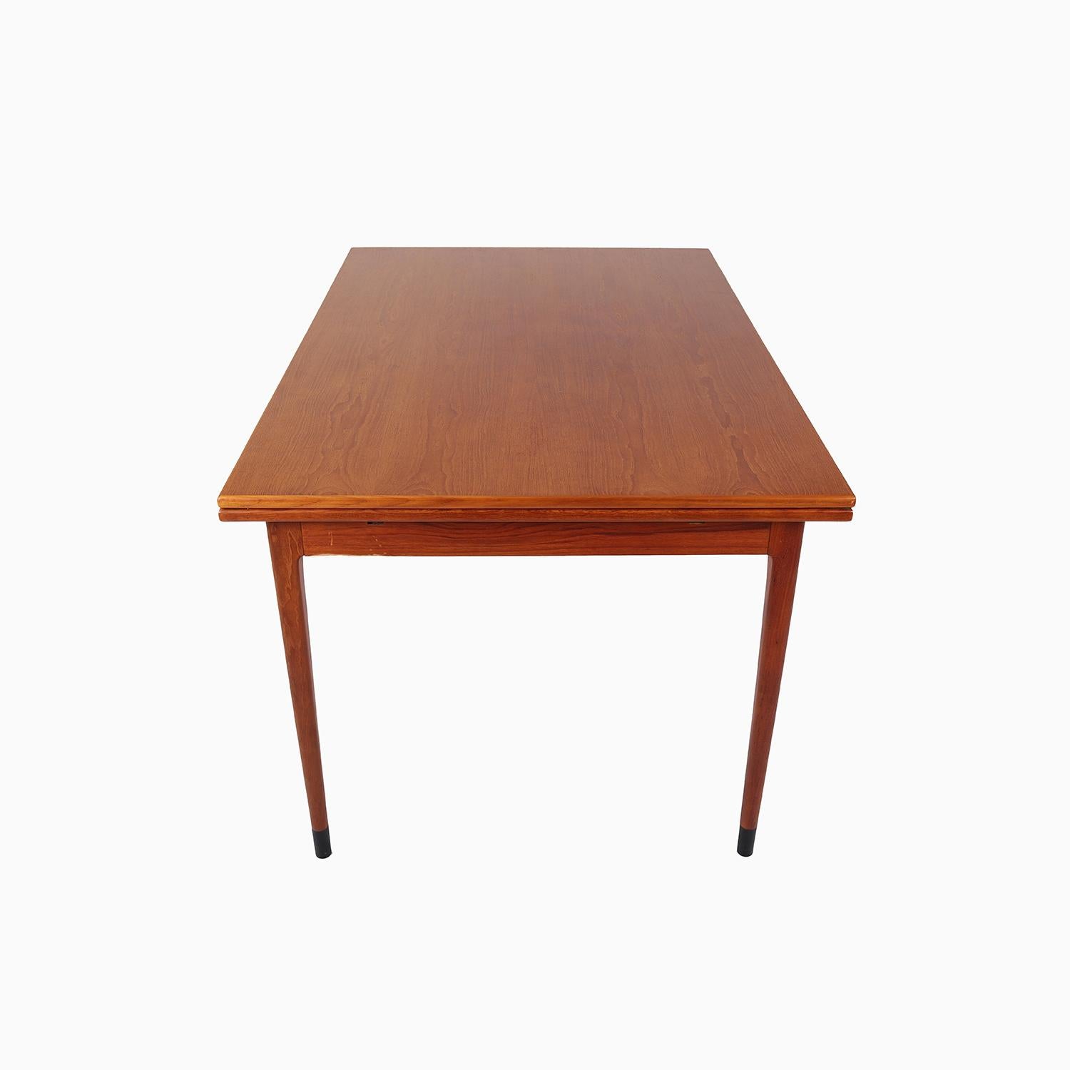 Scandinave moderne Teck danois moderne J.L. Table à manger Møller en vente