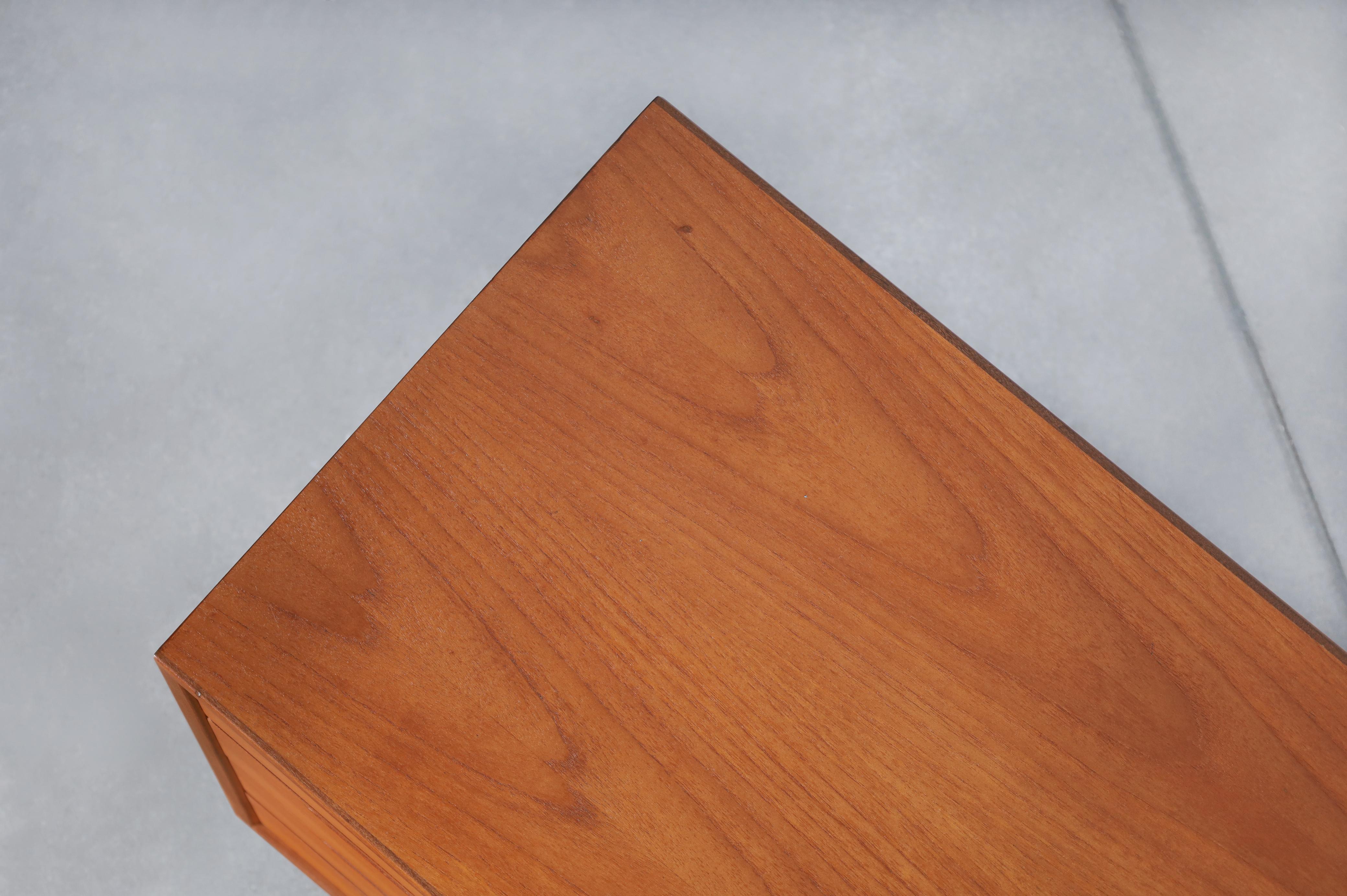 Comò moderno danese in teak 