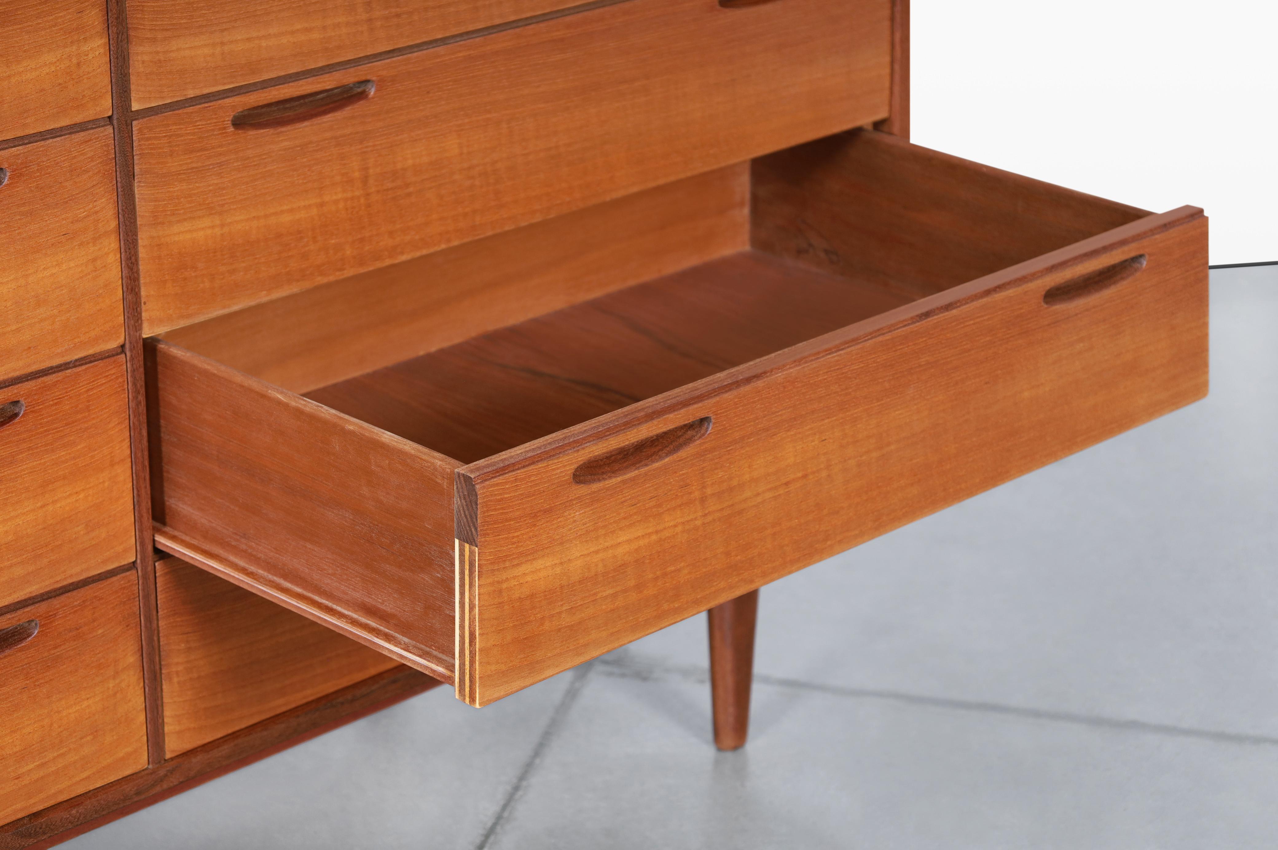 Comò moderno danese in teak 