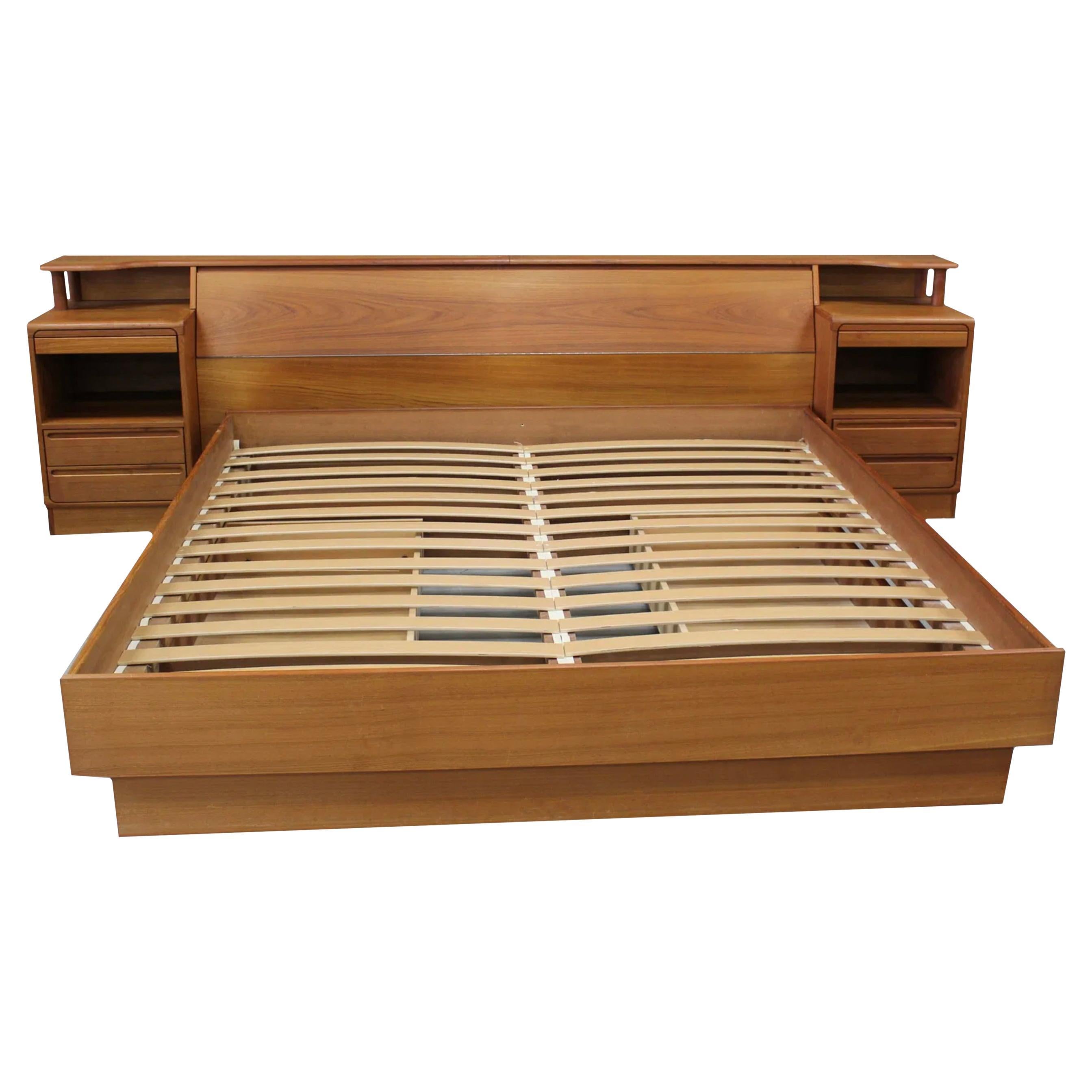 Conjunto moderno danés de cama King de teca con mesillas de noche de Nils Jonsson Torring