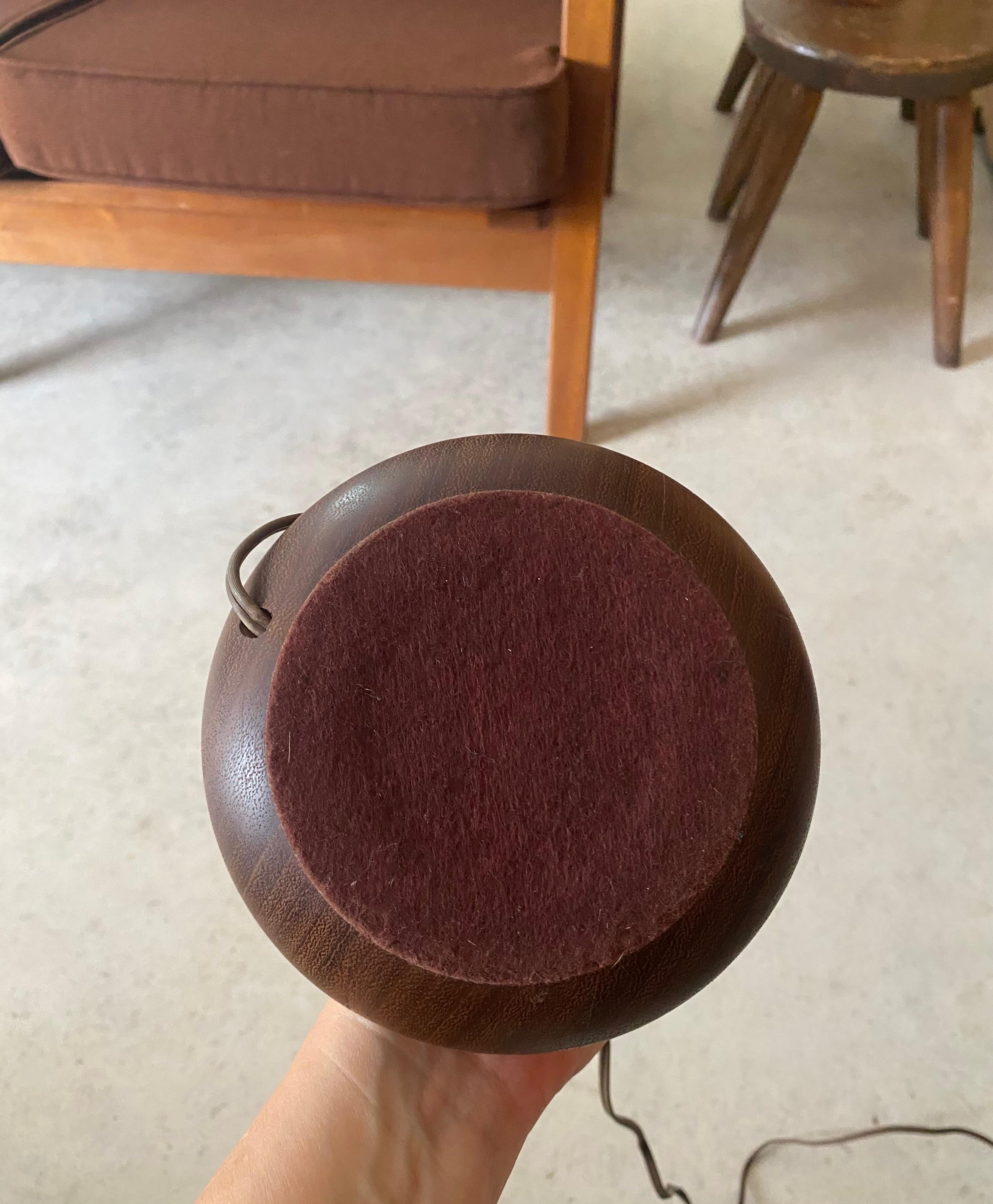 Lampes modernes danoises en teck avec abat-jour en forme de roses en vente 3