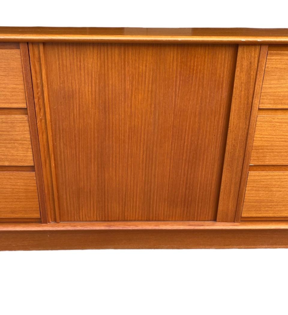 Danish Modern Teak Long Dresser or Credenza In Good Condition For Sale In Brooklyn, NY