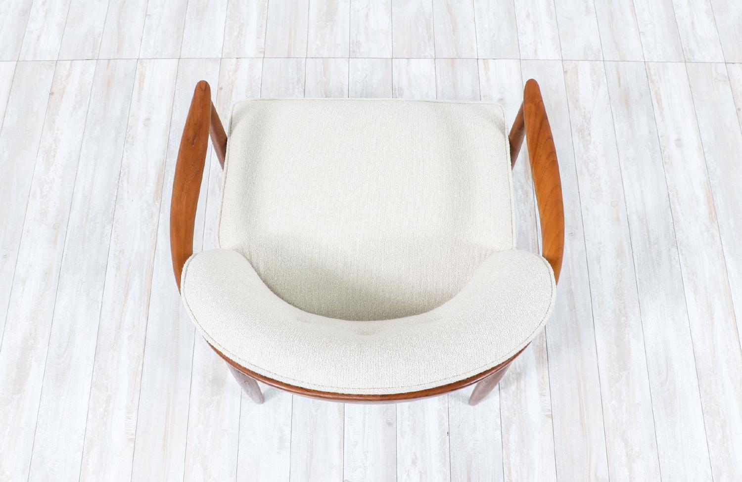  Fachmännisch restauriert - Danish Modern Teak Lounge Chair von Finn Andersen für Selig im Angebot 1