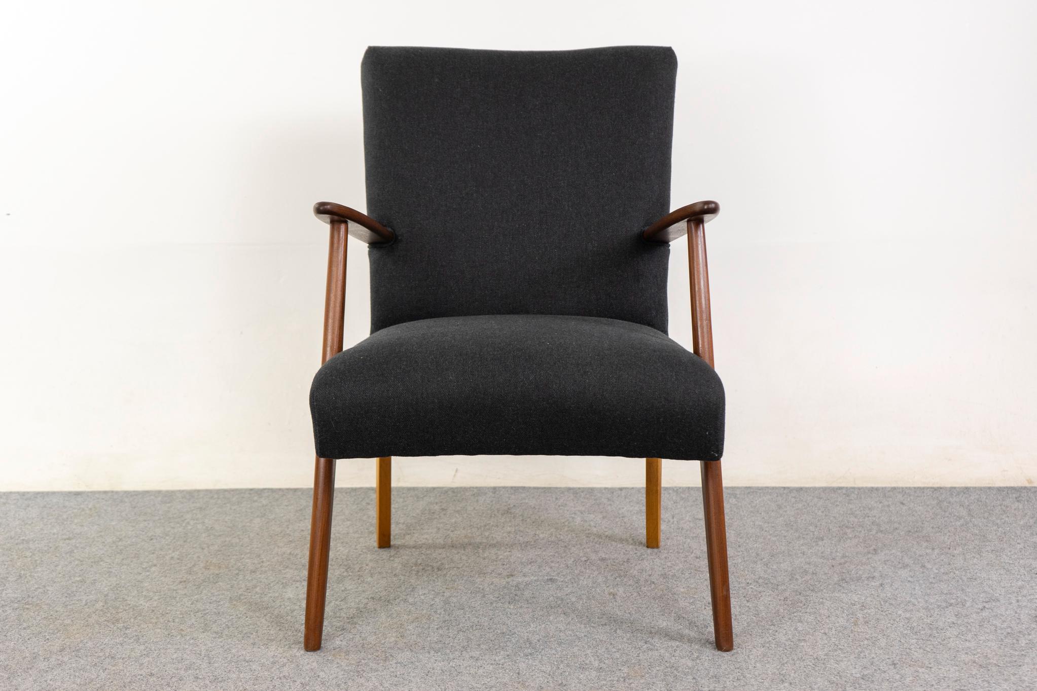 Danish Modern Teak Lounge Chair In condizioni buone in vendita a VANCOUVER, CA