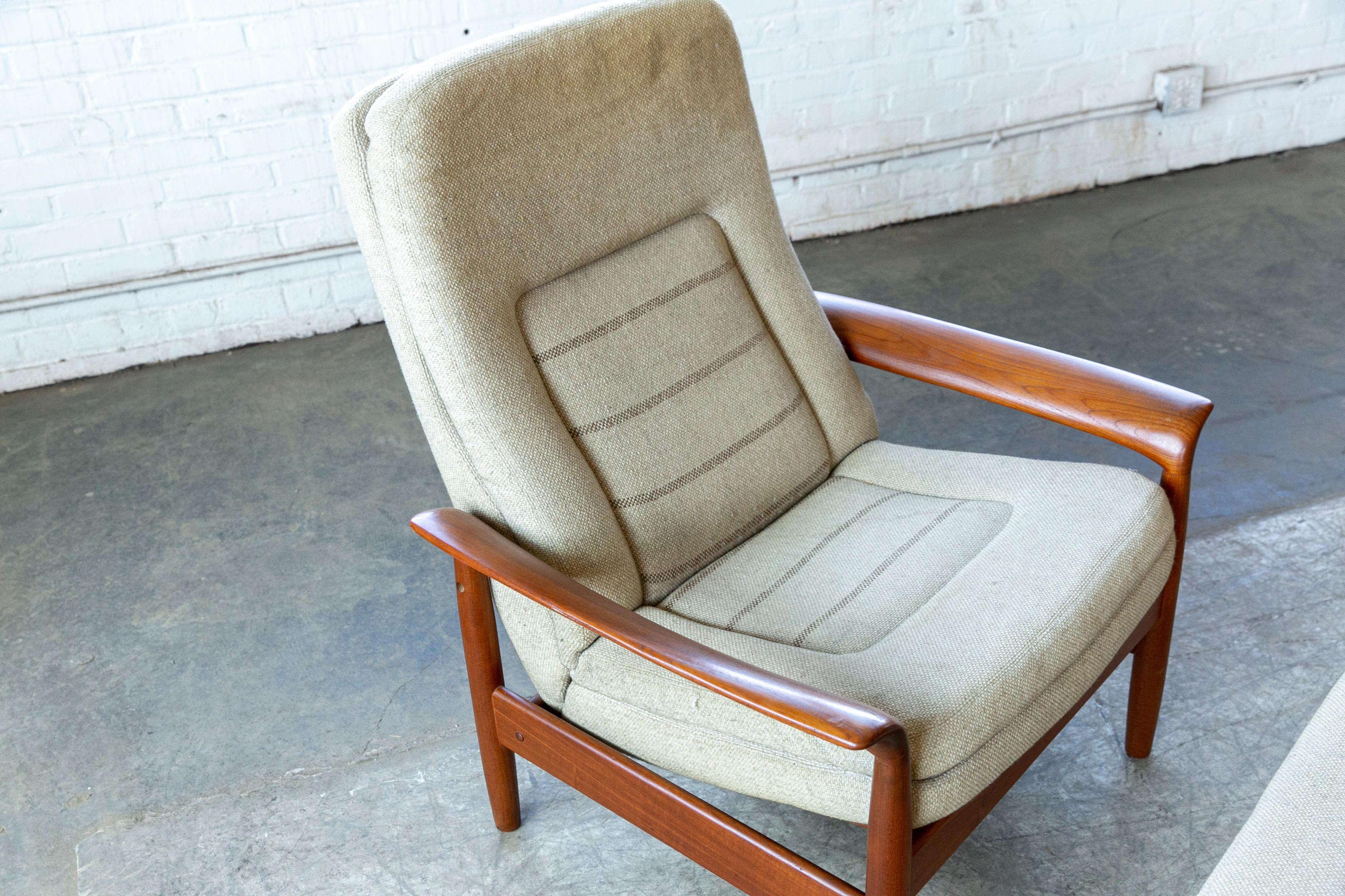 Laine Fauteuil de salon moderne danois en teck avec pouf, Danemark, vers 1970 en vente