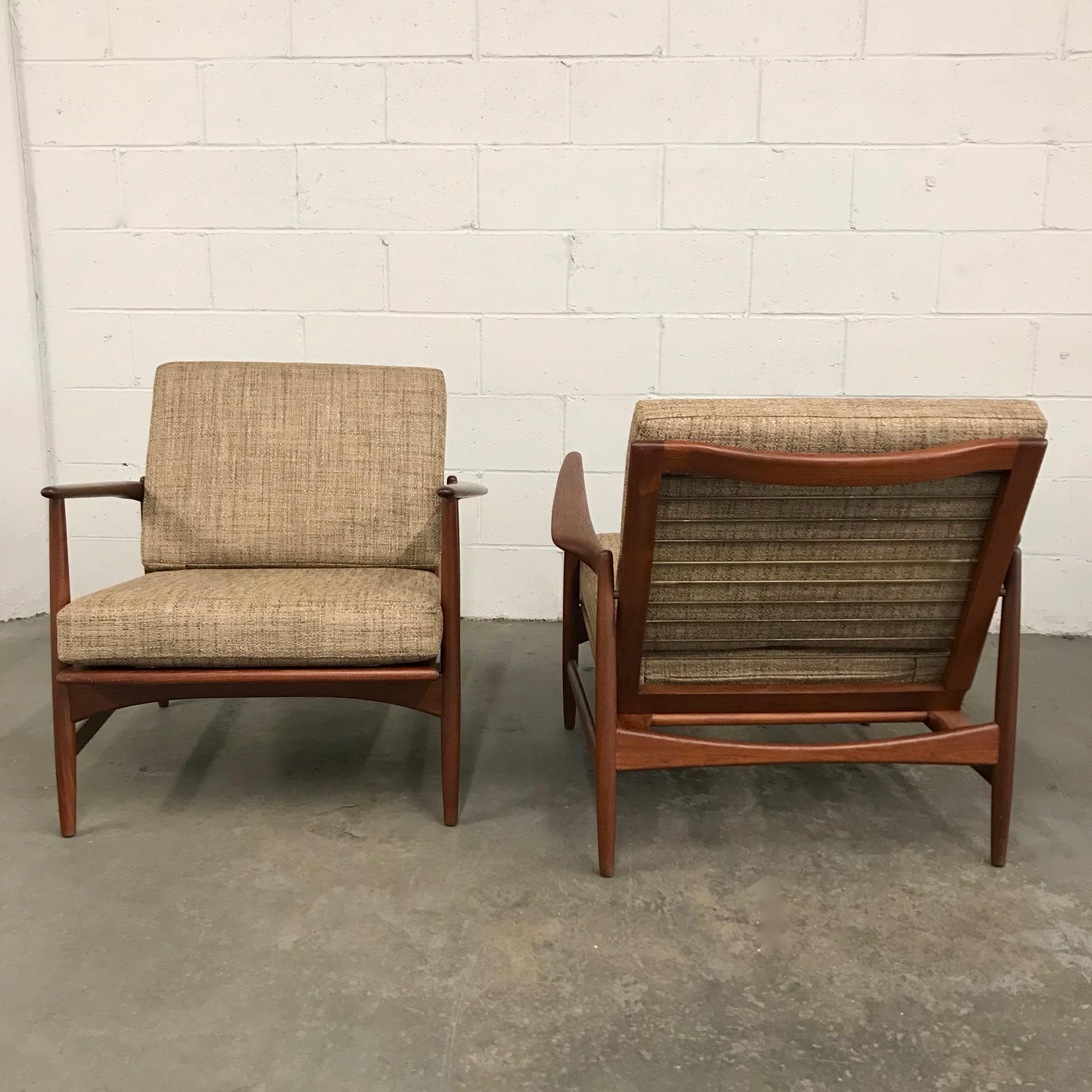 Moderne dänische Lounge-Stühle aus Teakholz von Ib Kofod Larsen für Selig im Zustand „Gut“ in Brooklyn, NY