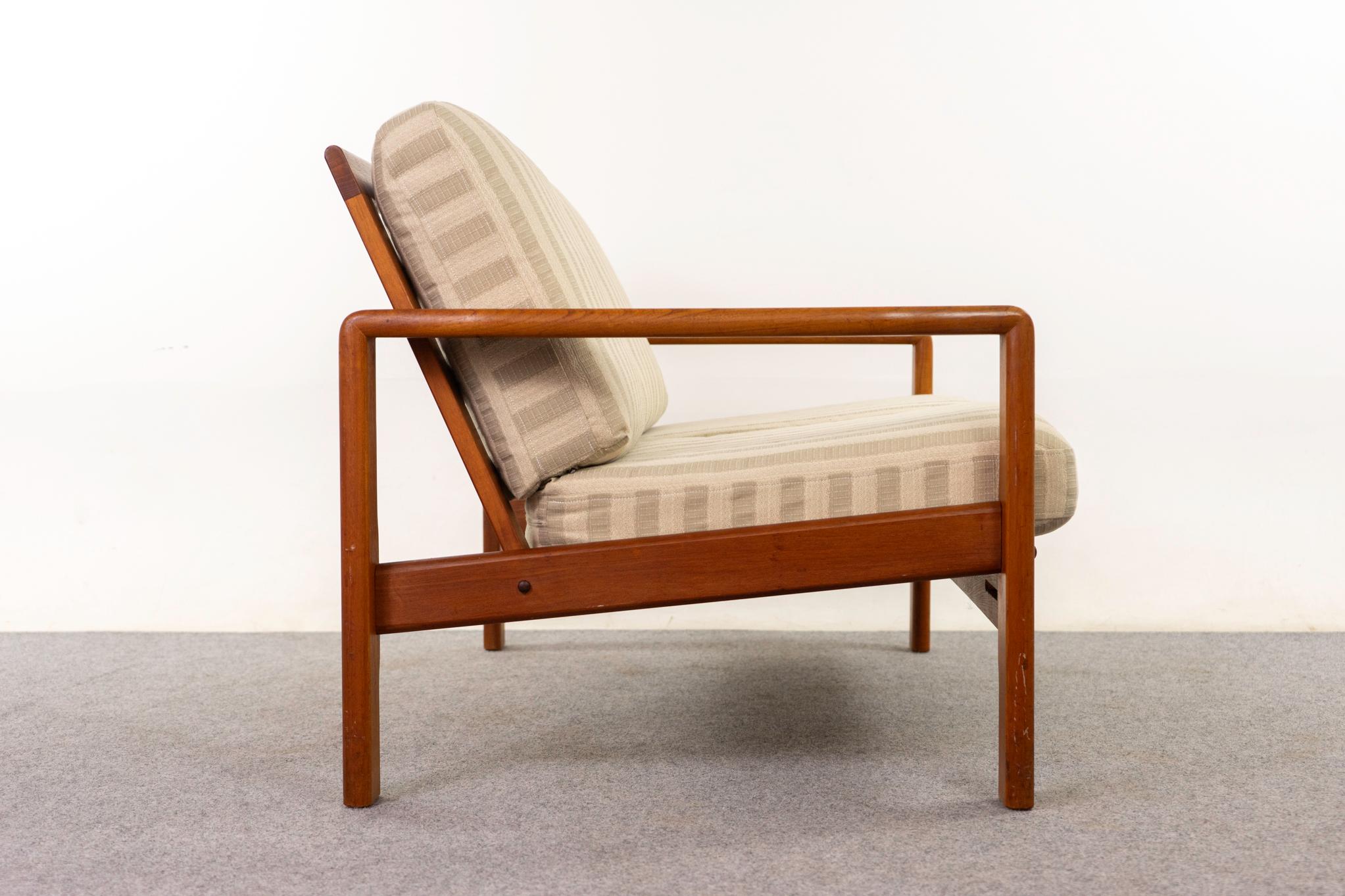 Teck Causeuse danoise en teck The Moderns en vente