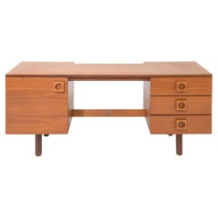 Scrivania bassa danese moderna in teak con grandi tiretti quadrati