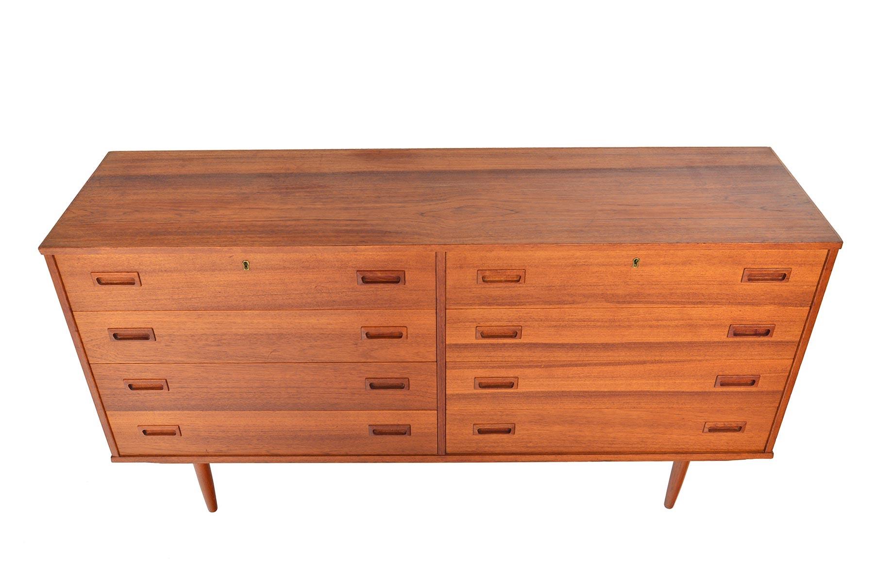 This Danish modern teak dresser offers the rare layout of a low, double dresser. Two bays with four drawers sit side by side in this wide yet narrow piece. In original condition.

 
