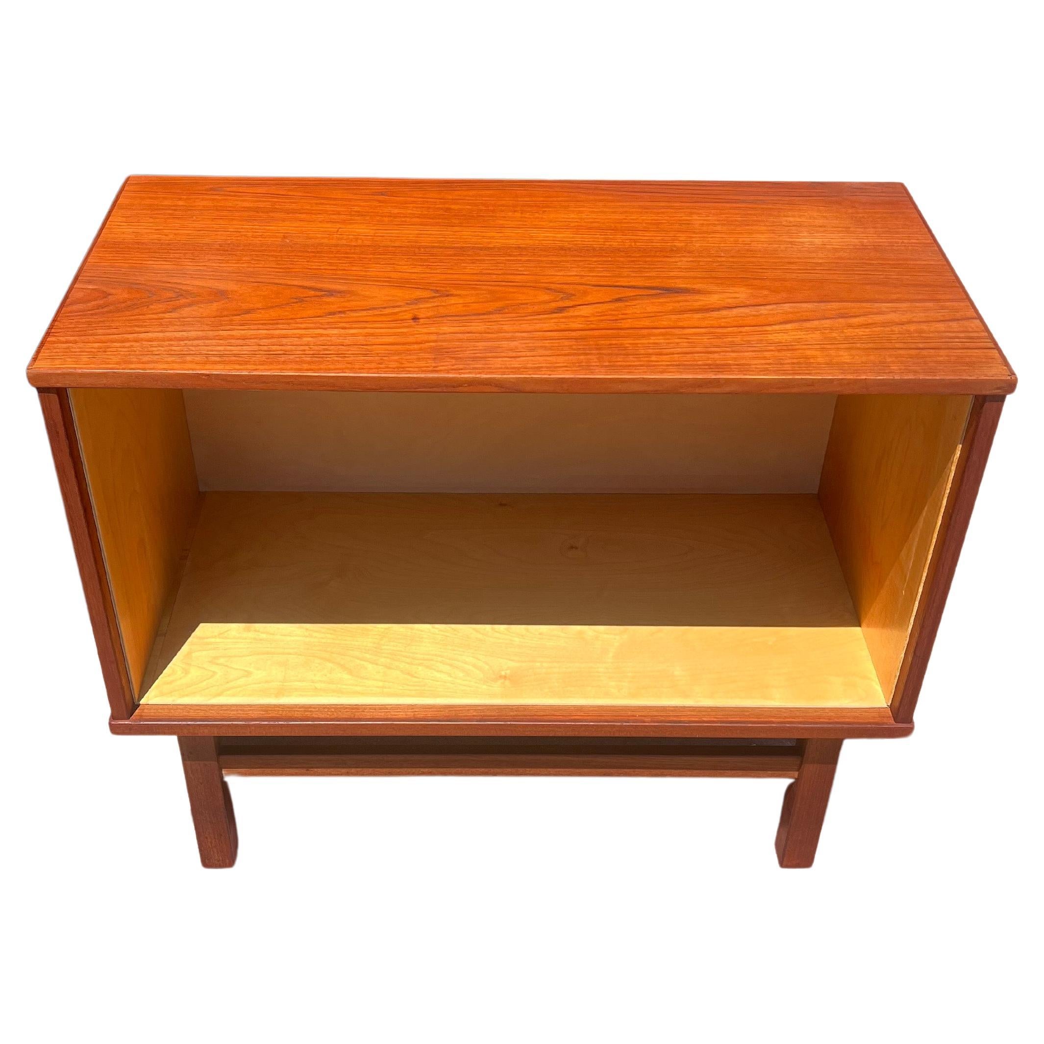 Versatile teak record cabinet with maple interior perfect for records and the top to hold the stereo equipment, very nice condition. the interior is 34