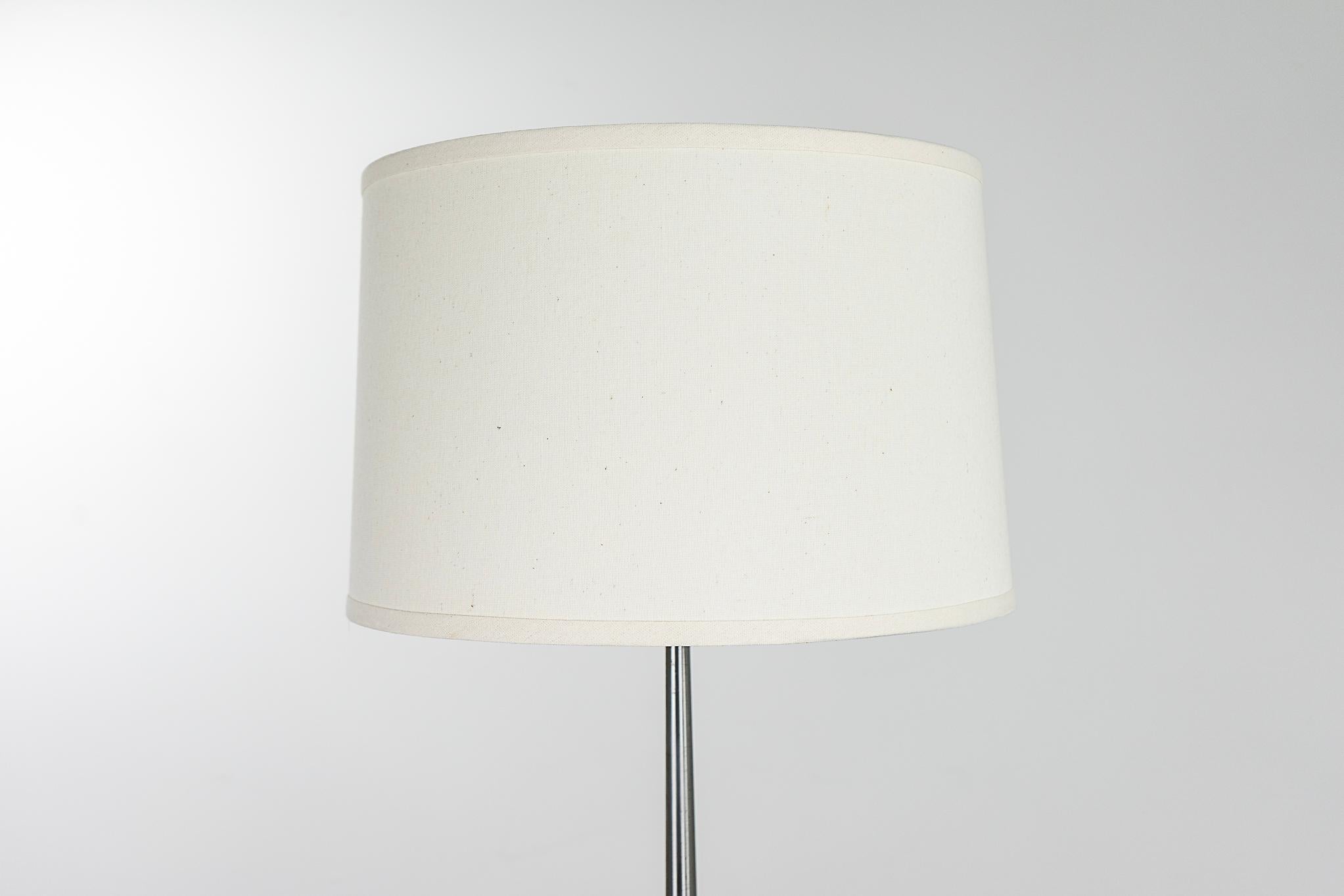 Dänische Modern Teak & Metall Stehlampe (Skandinavische Moderne) im Angebot