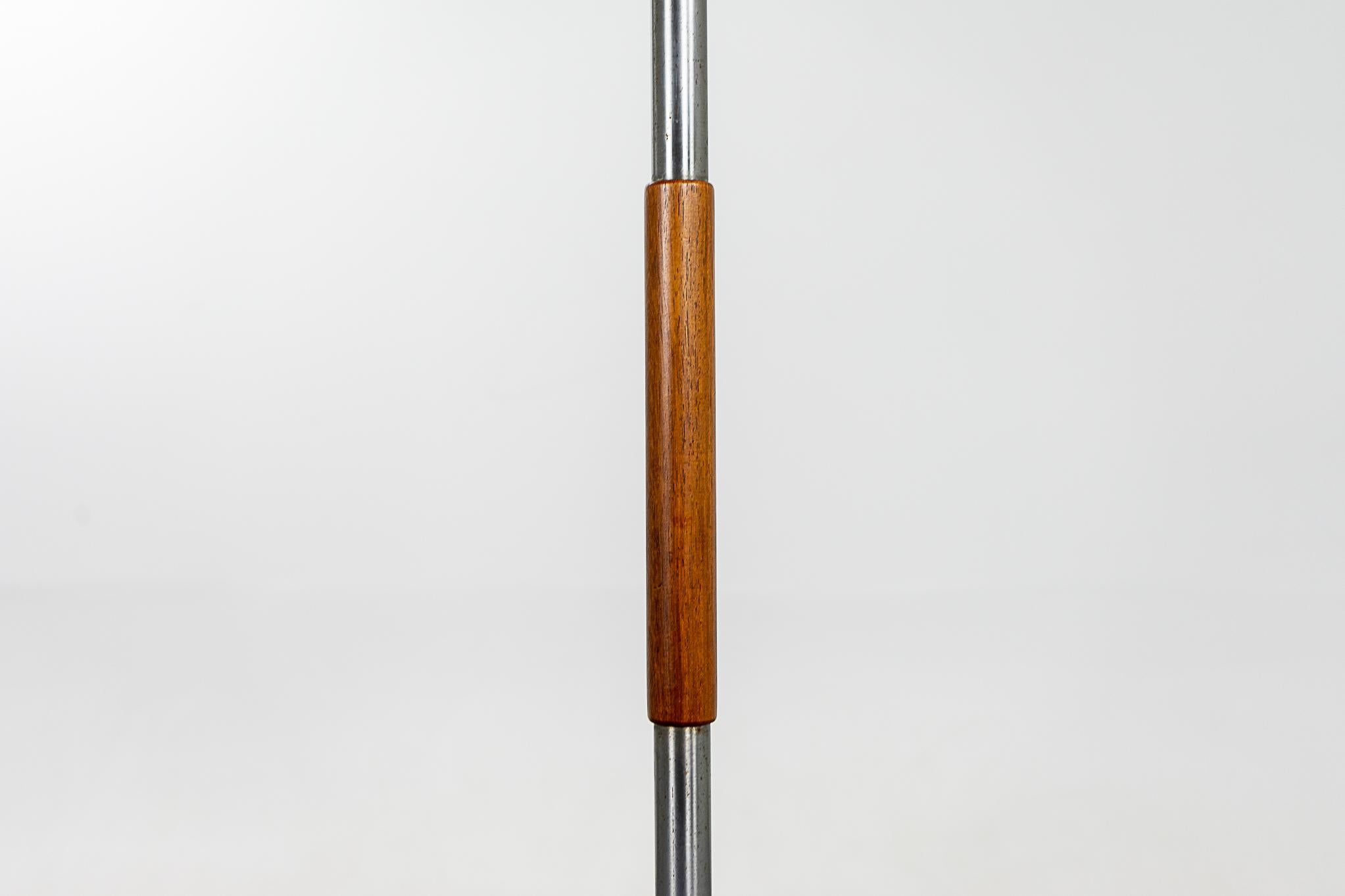 Dänische Modern Teak & Metall Stehlampe (Mitte des 20. Jahrhunderts) im Angebot