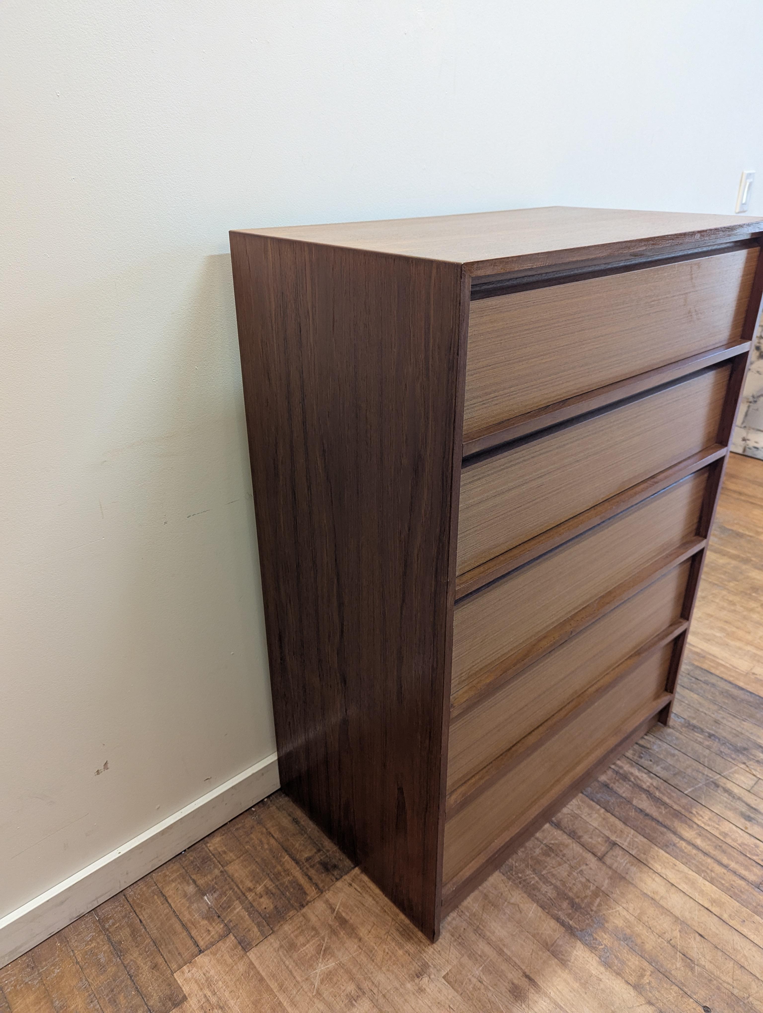 Danese Comò Highboy danese moderno in teak di metà secolo in vendita