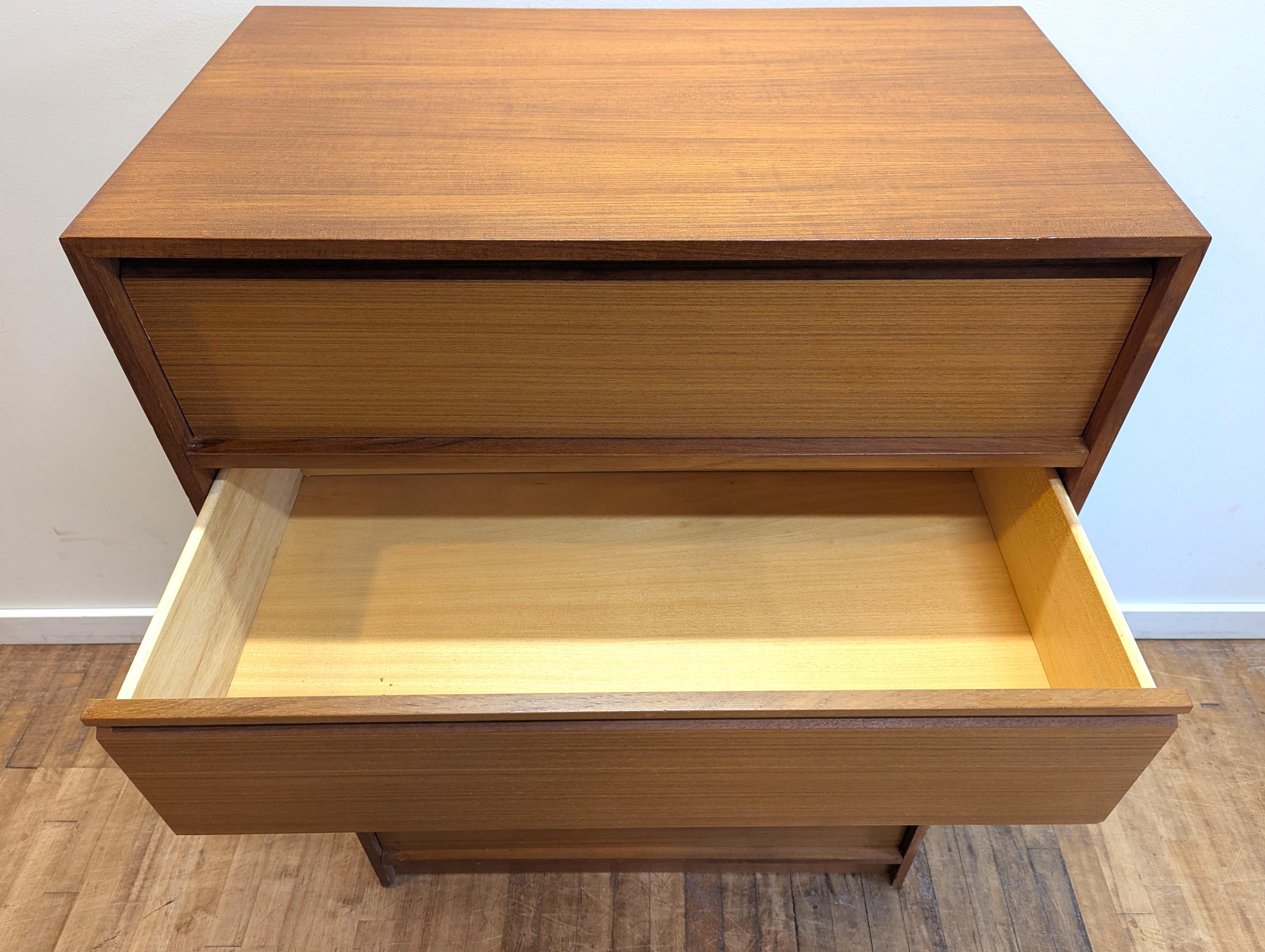 Teak Comò Highboy danese moderno in teak di metà secolo in vendita