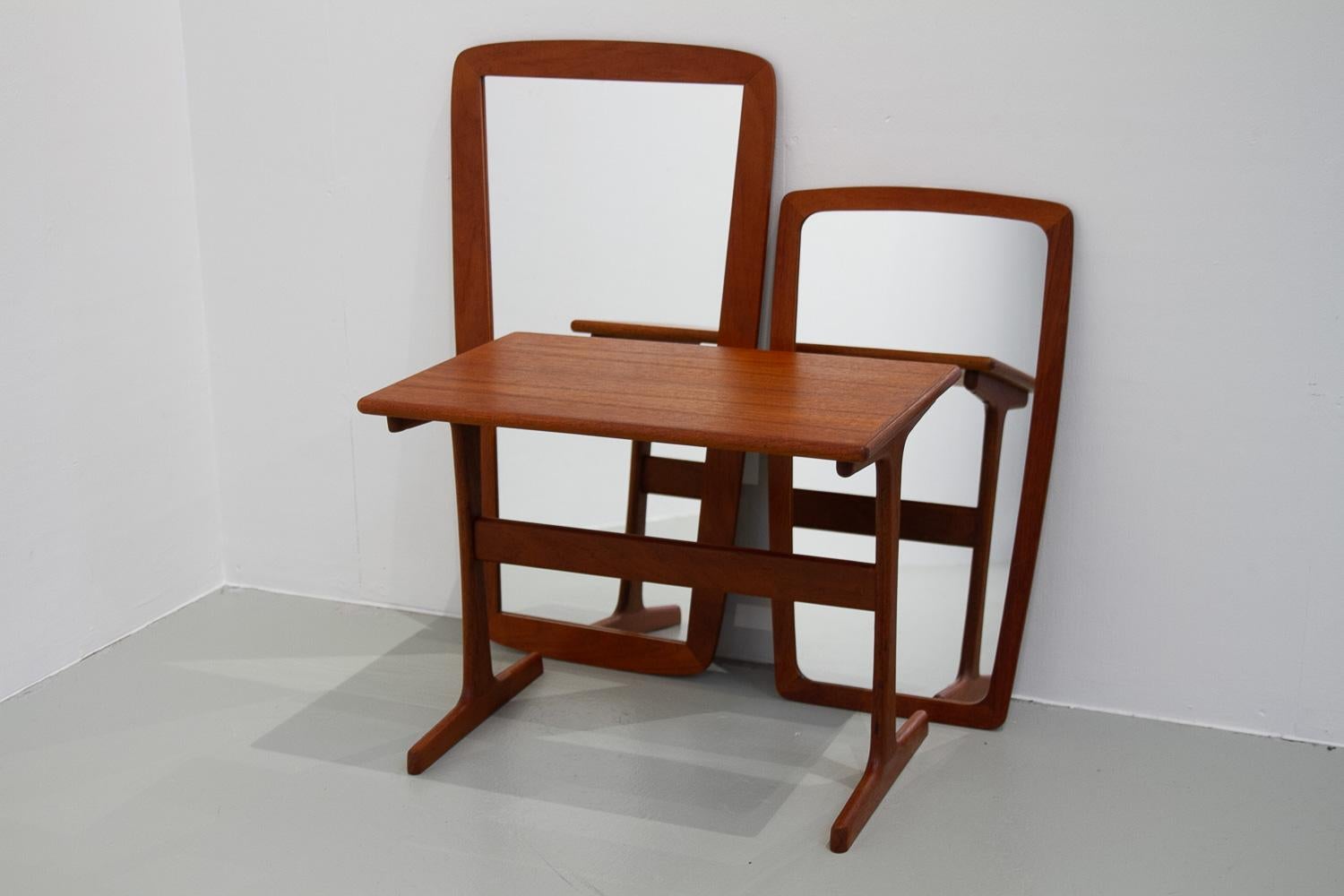 Danish Modern Teak Mirrors and Table, 1960s. Set of 3. In Good Condition For Sale In Asaa, DK