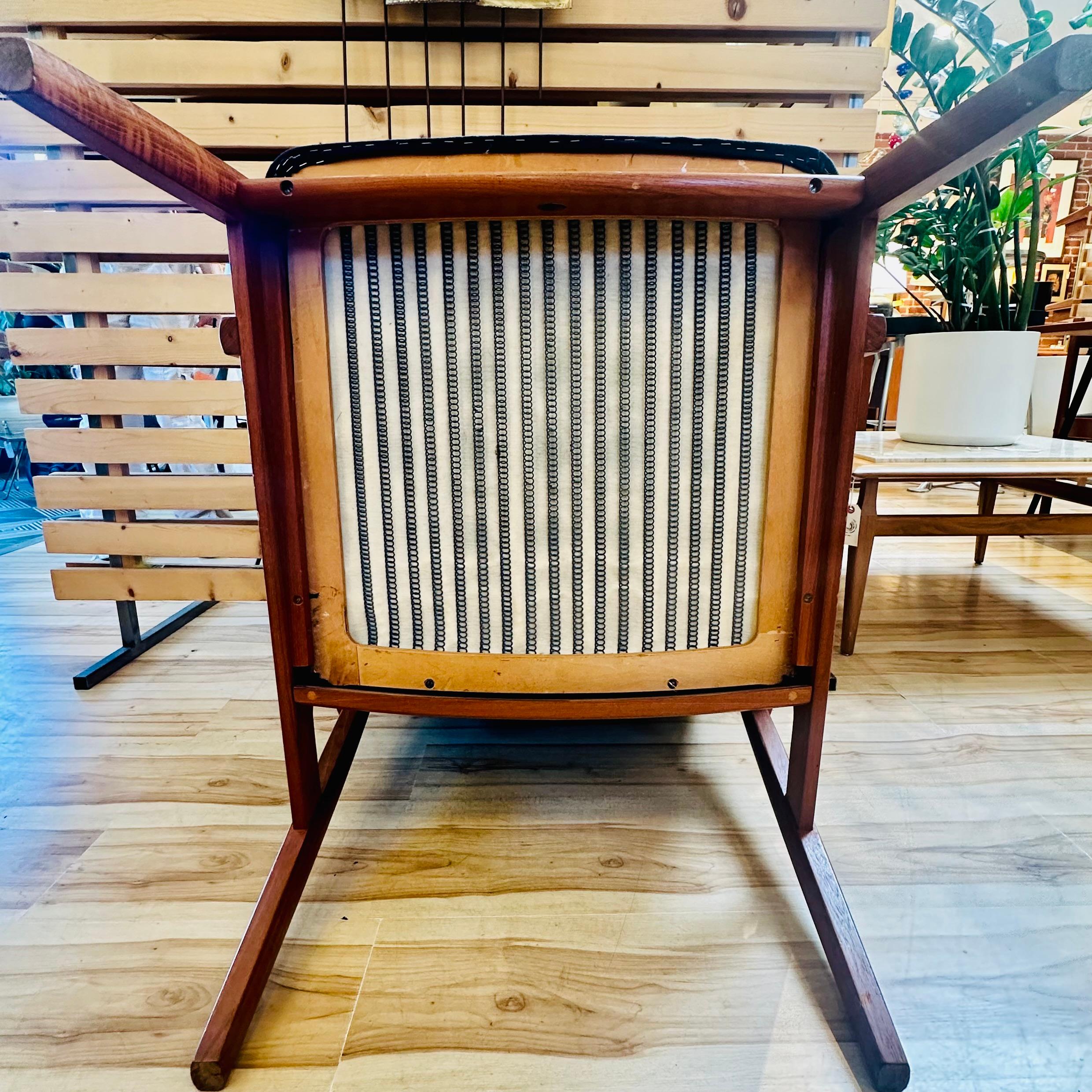 Danish Modern Teak Model 125 Lounge Chair by Tove and Edvard Kindt-Larsen 6