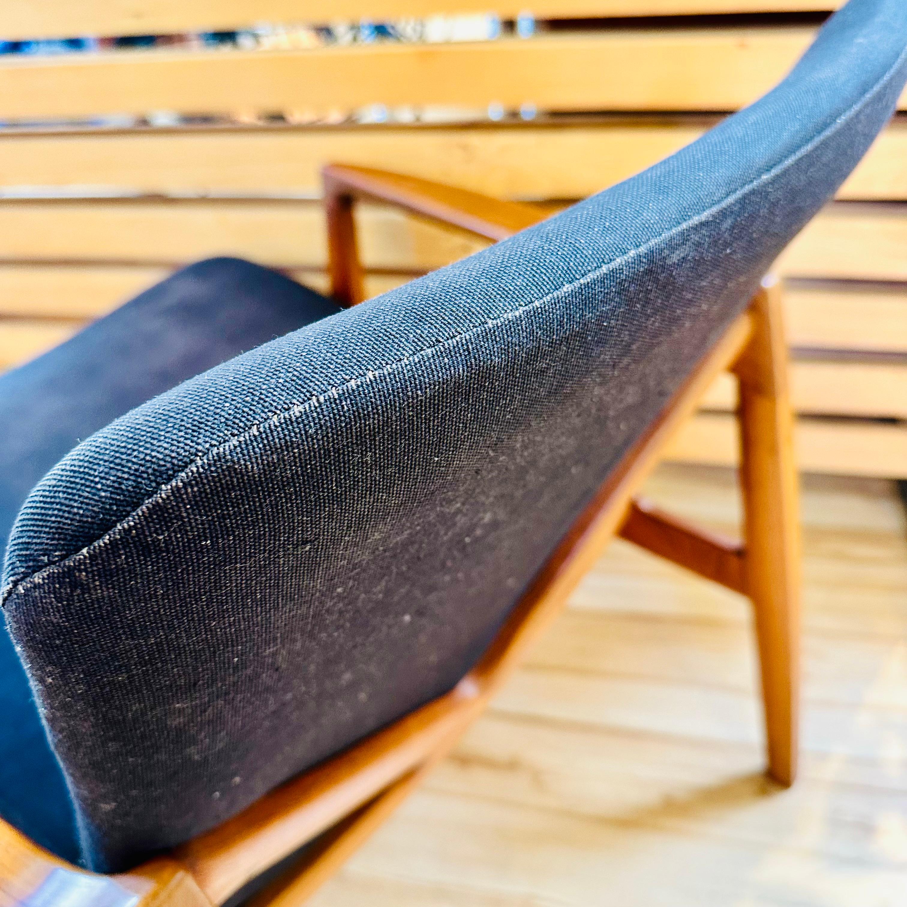 Danish Modern Teak Model 125 Lounge Chair by Tove and Edvard Kindt-Larsen 8