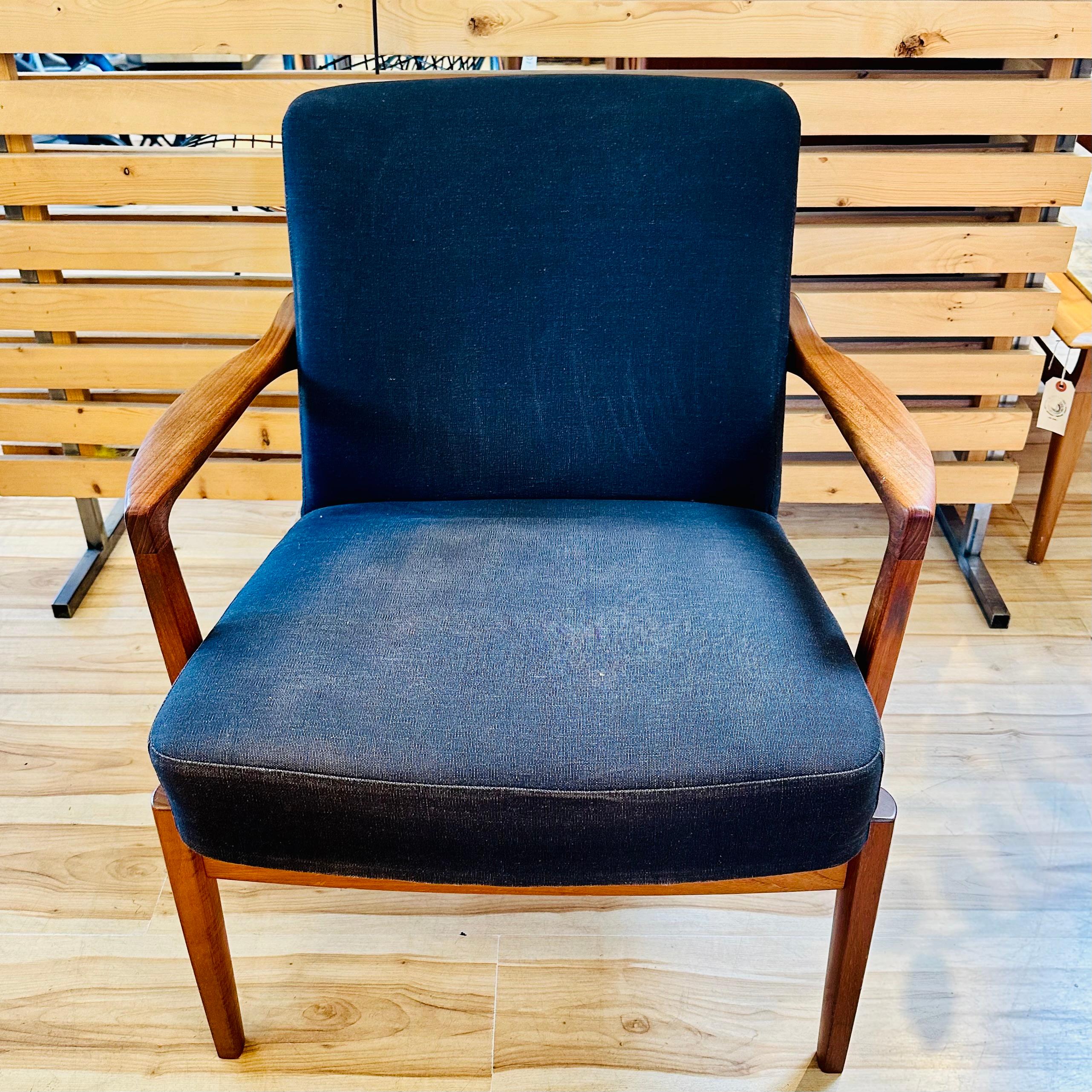 Scandinavian Modern Danish Modern Teak Model 125 Lounge Chair by Tove and Edvard Kindt-Larsen