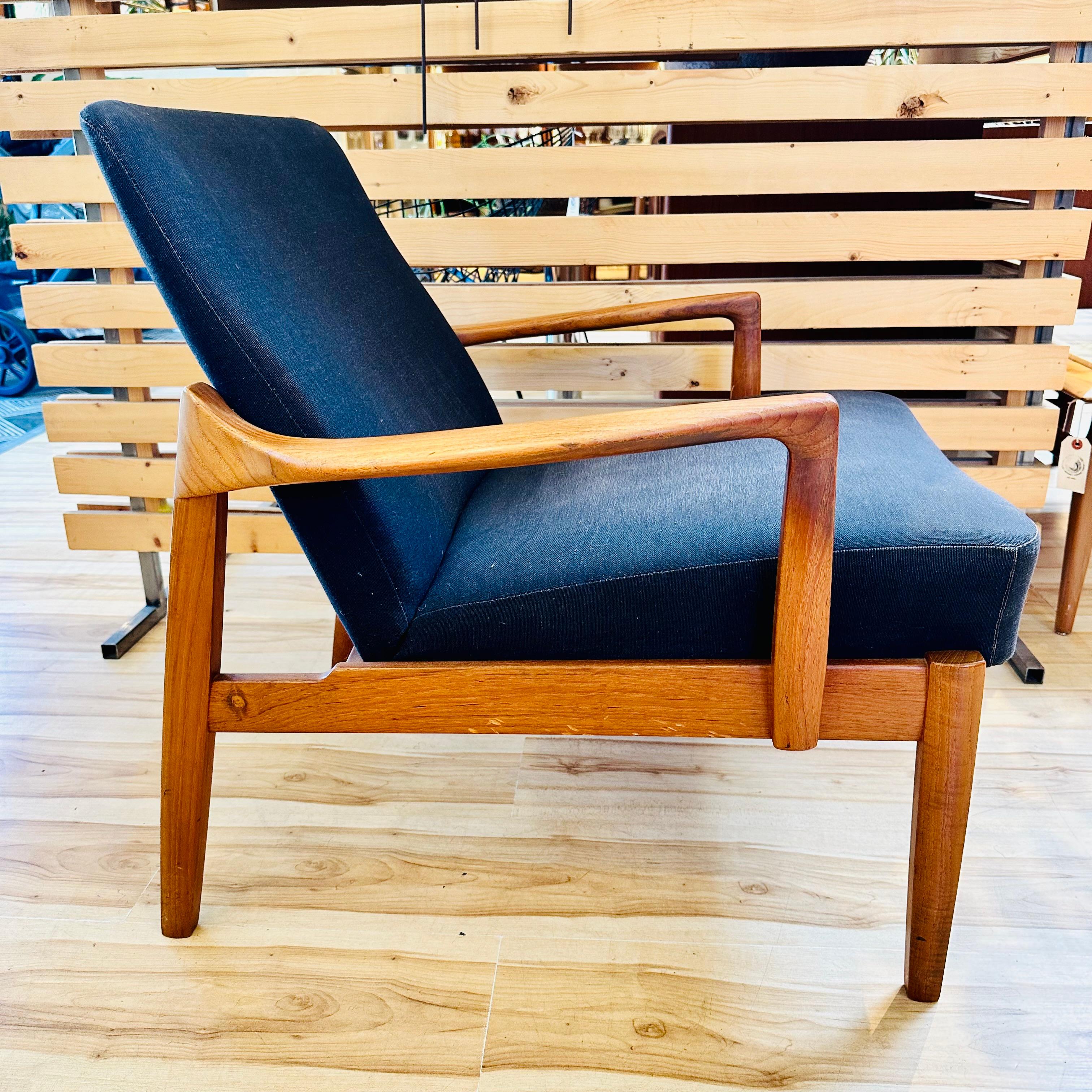 Danish Modern Teak Model 125 Lounge Chair by Tove and Edvard Kindt-Larsen In Good Condition In Sacramento, CA