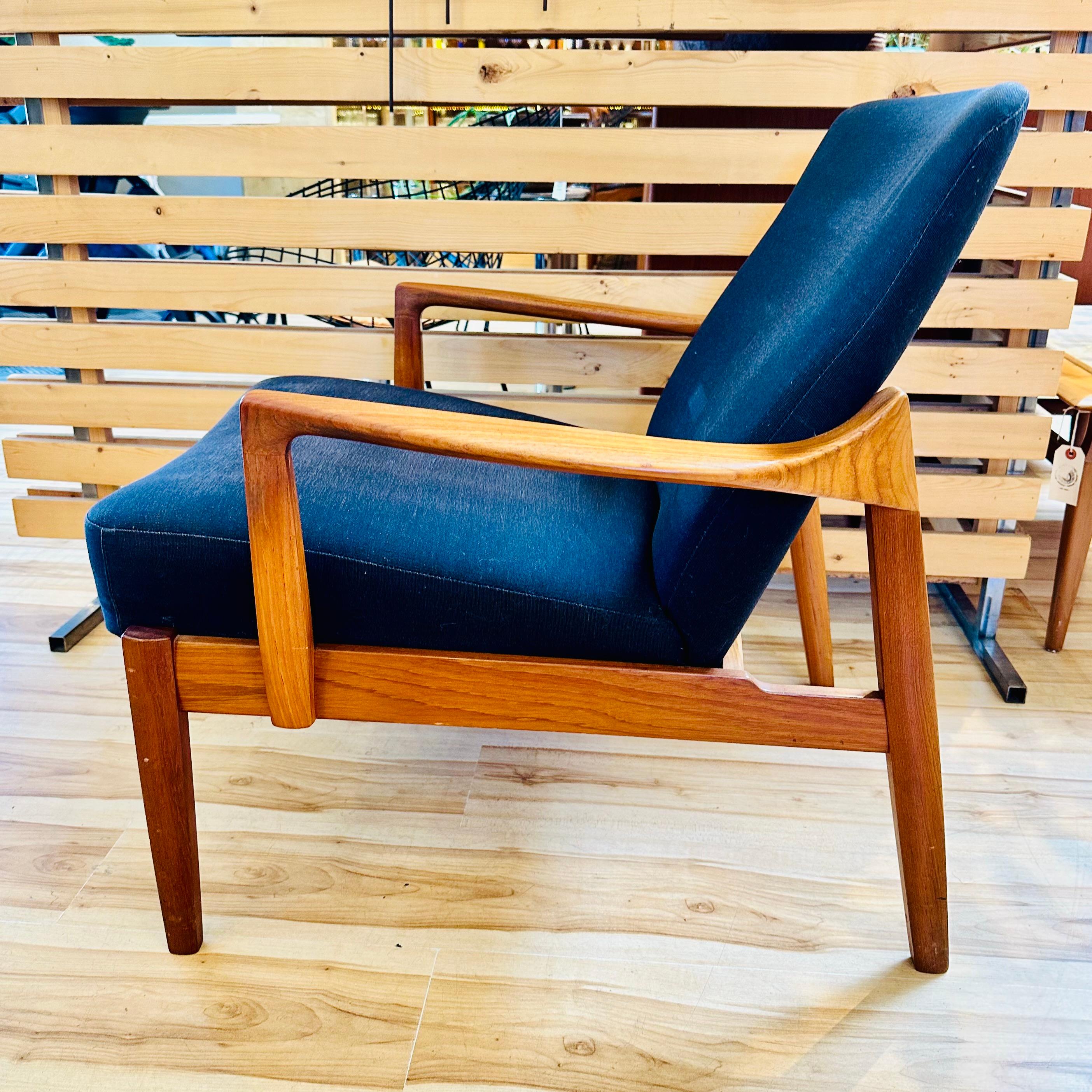 Mid-20th Century Danish Modern Teak Model 125 Lounge Chair by Tove and Edvard Kindt-Larsen