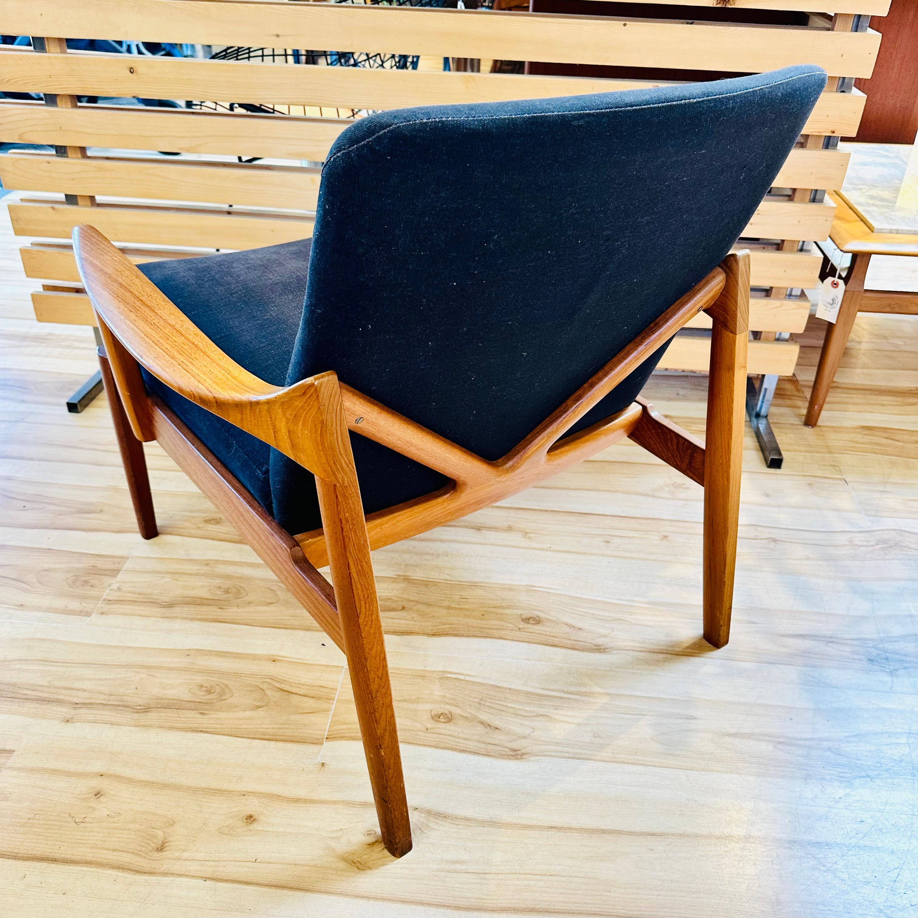 Danish Modern Teak Model 125 Lounge Chair by Tove and Edvard Kindt-Larsen 1