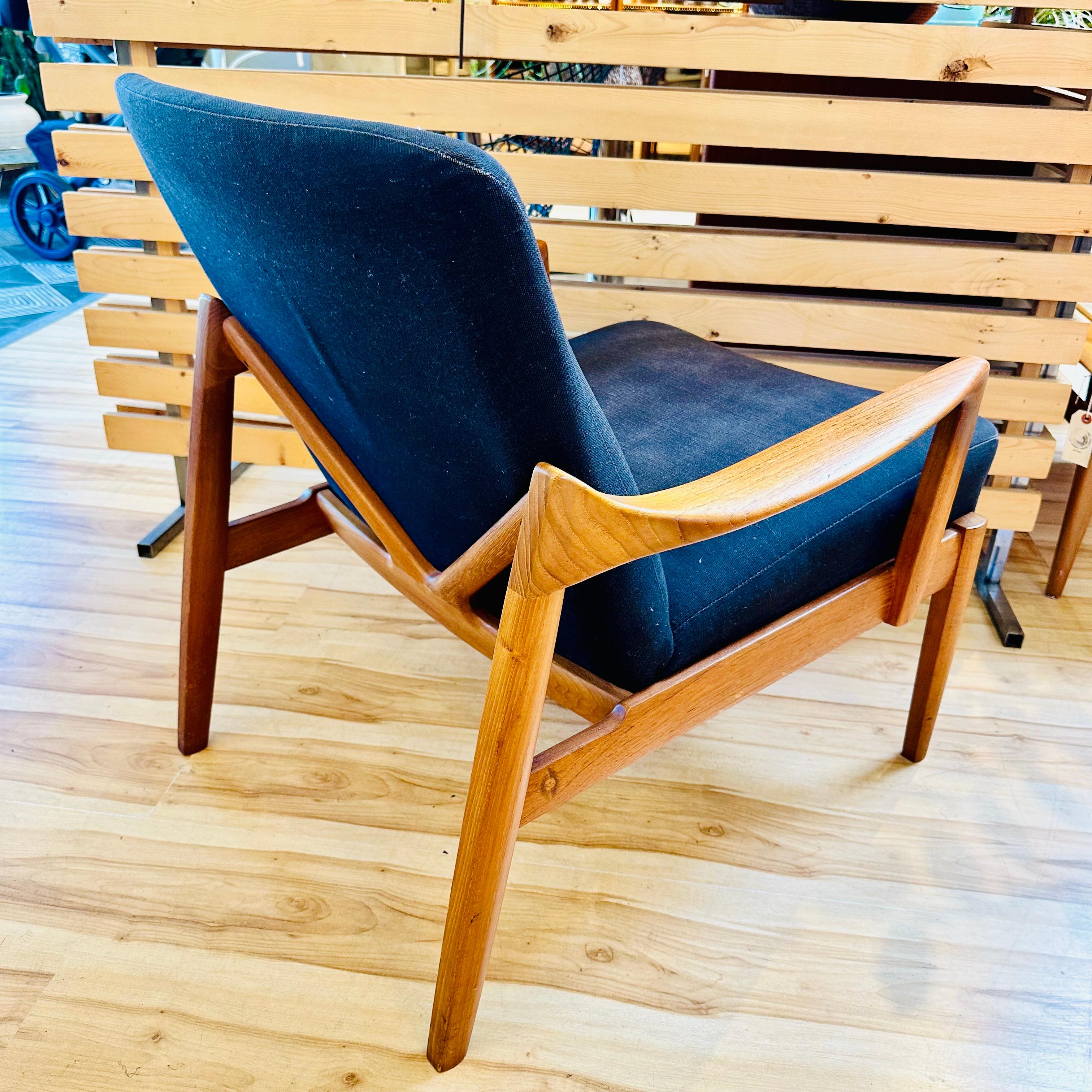 Danish Modern Teak Model 125 Lounge Chair by Tove and Edvard Kindt-Larsen 2