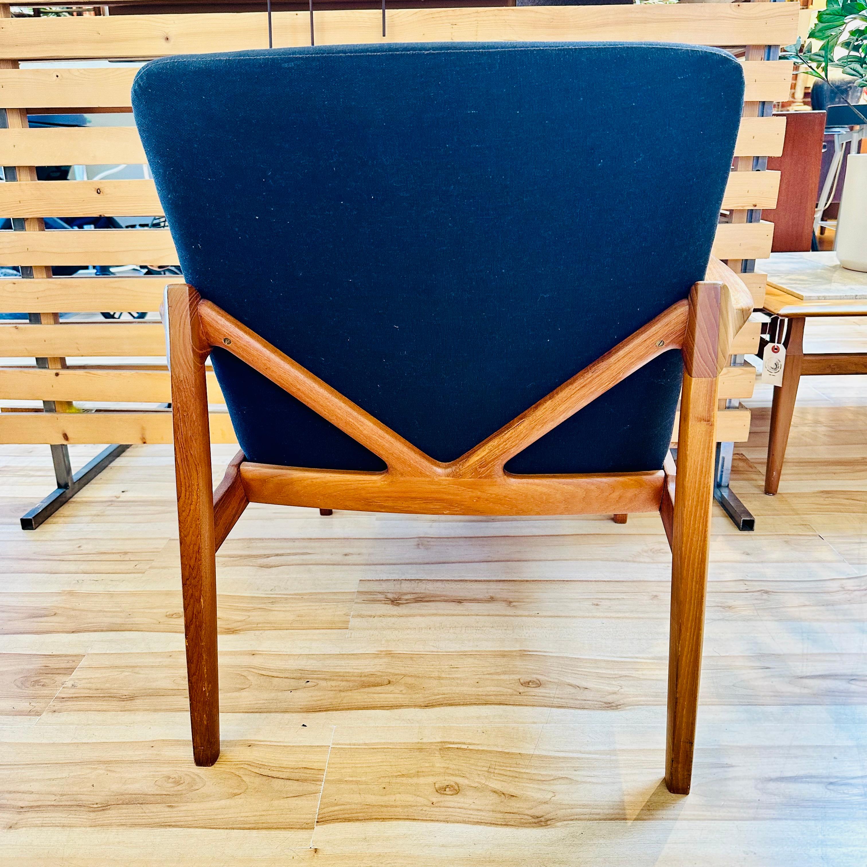 Danish Modern Teak Model 125 Lounge Chair by Tove and Edvard Kindt-Larsen 3