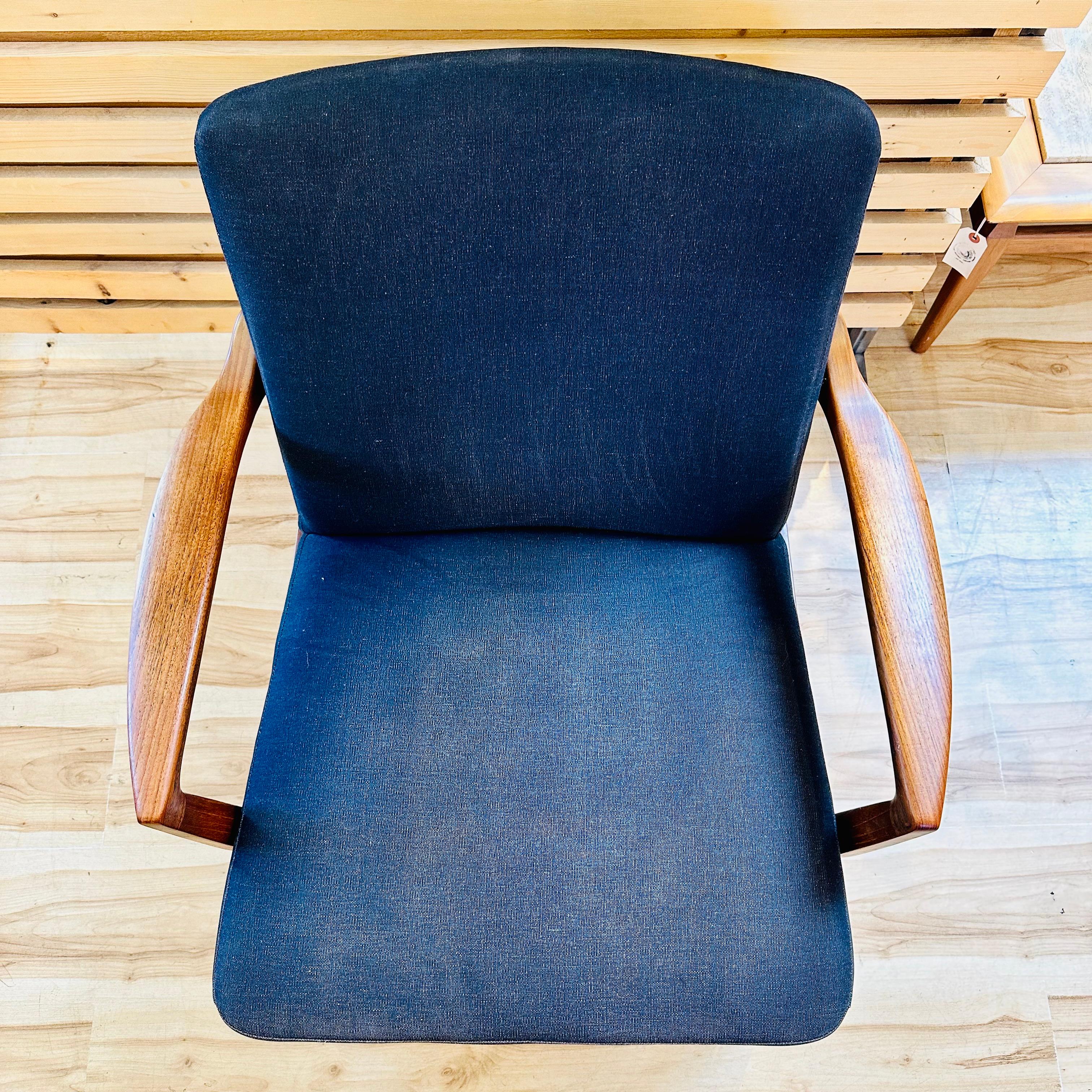 Danish Modern Teak Model 125 Lounge Chair by Tove and Edvard Kindt-Larsen 4