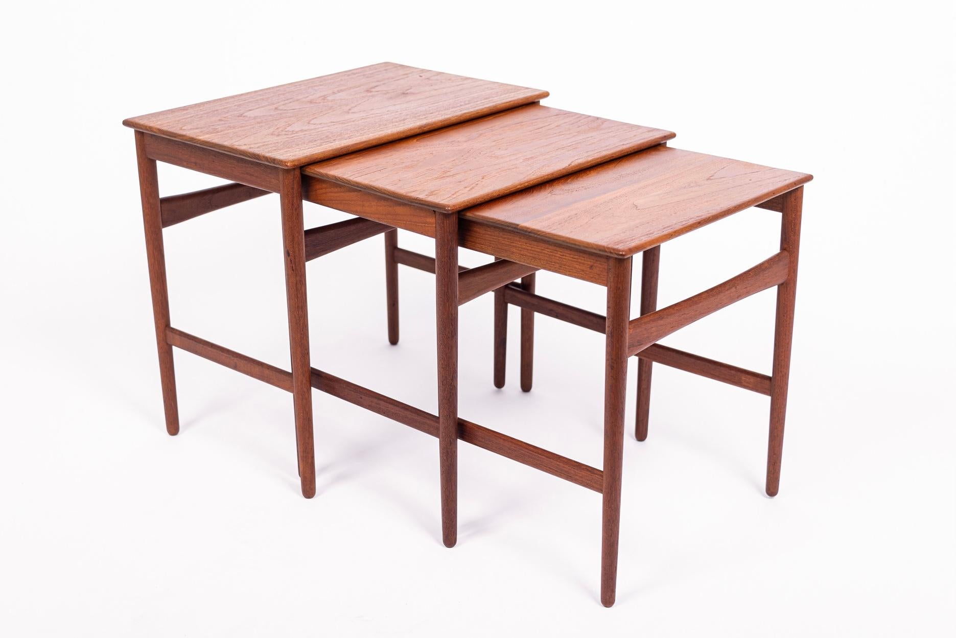 Danish Modern Teak Nesting Side Tables by Hans J. Wegner, 1960s In Good Condition For Sale In Detroit, MI
