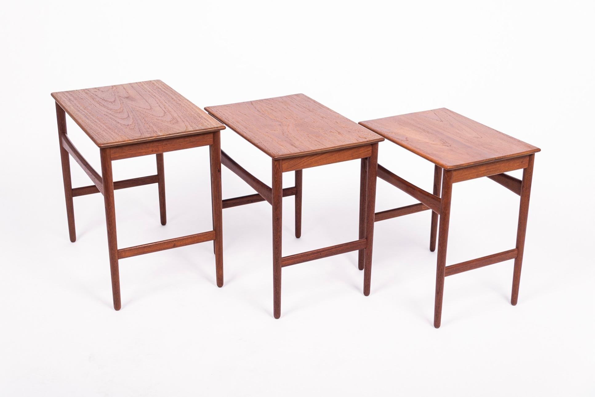 20th Century Danish Modern Teak Nesting Side Tables by Hans J. Wegner, 1960s For Sale