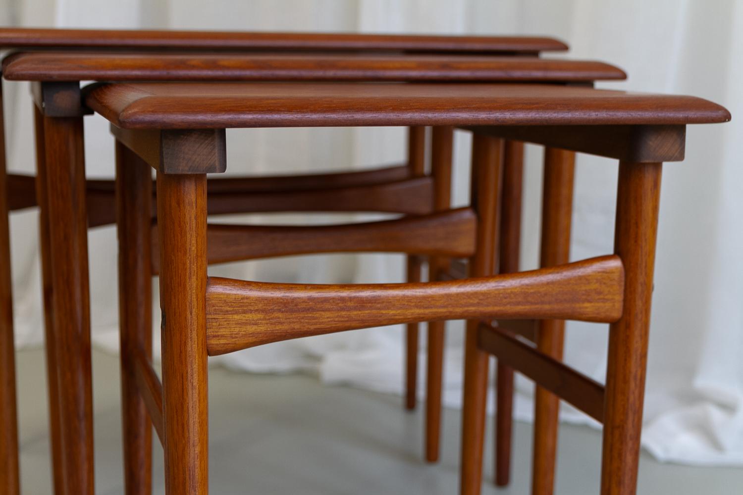 Danish Modern Teak Nesting Tables 1960s. Set of 3. In Good Condition For Sale In Asaa, DK