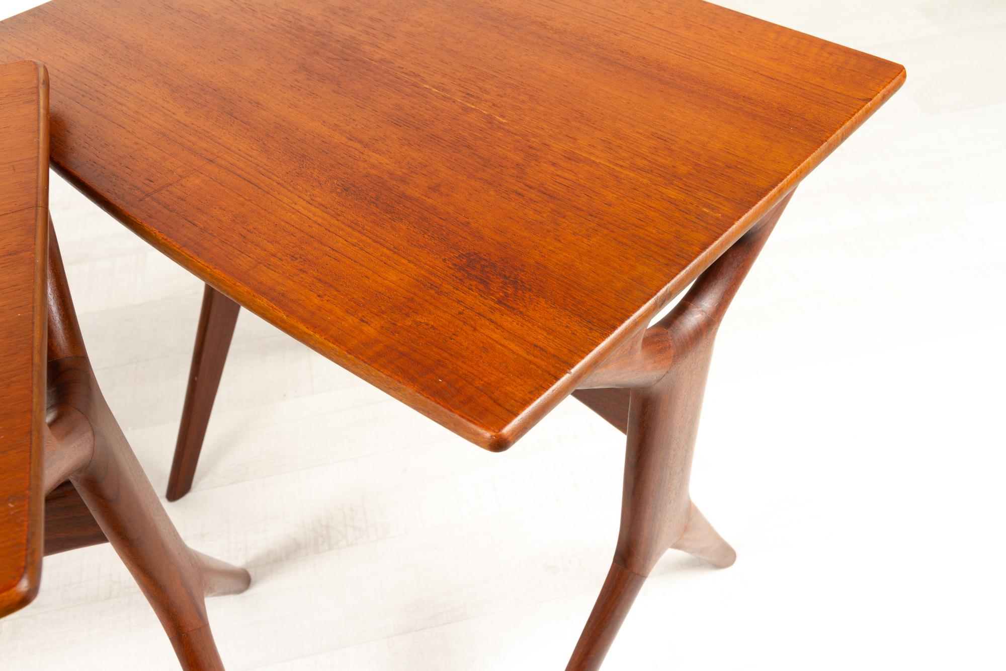 Tables gigognes danoises modernes en teck de Johannes Andersen pour CFC, années 1960 en vente 6