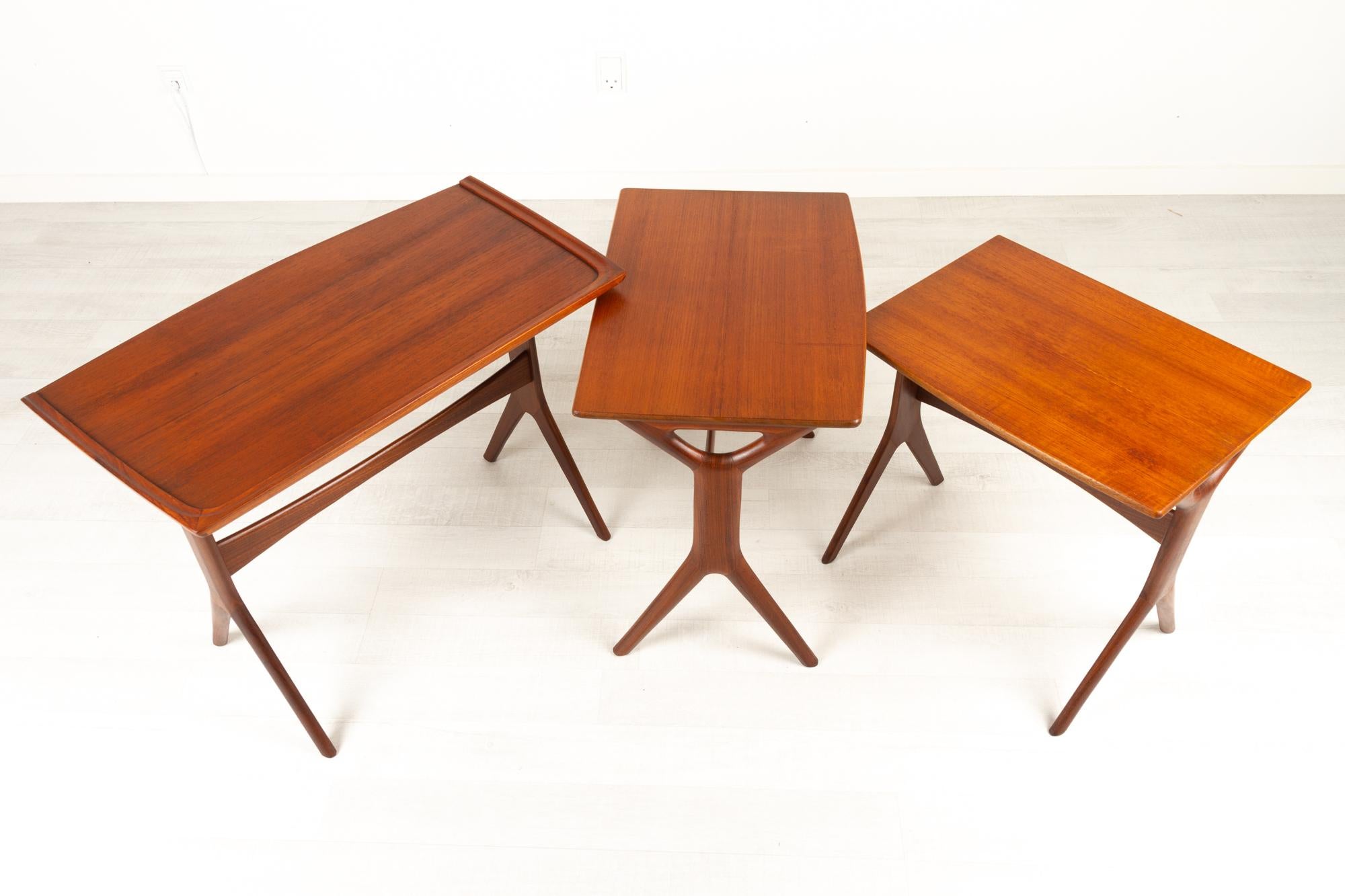 Tables gigognes danoises modernes en teck de Johannes Andersen pour CFC, années 1960 en vente 8