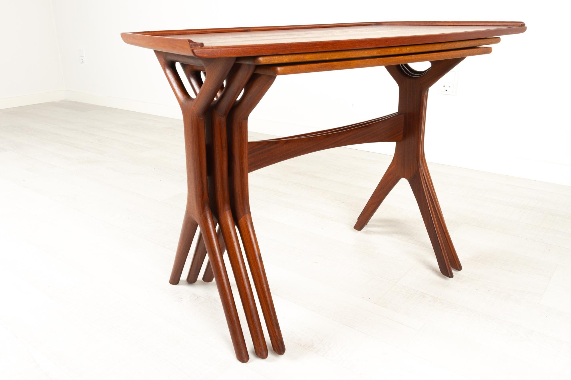 Tables gigognes danoises modernes en teck de Johannes Andersen pour CFC, années 1960 Bon état - En vente à Asaa, DK