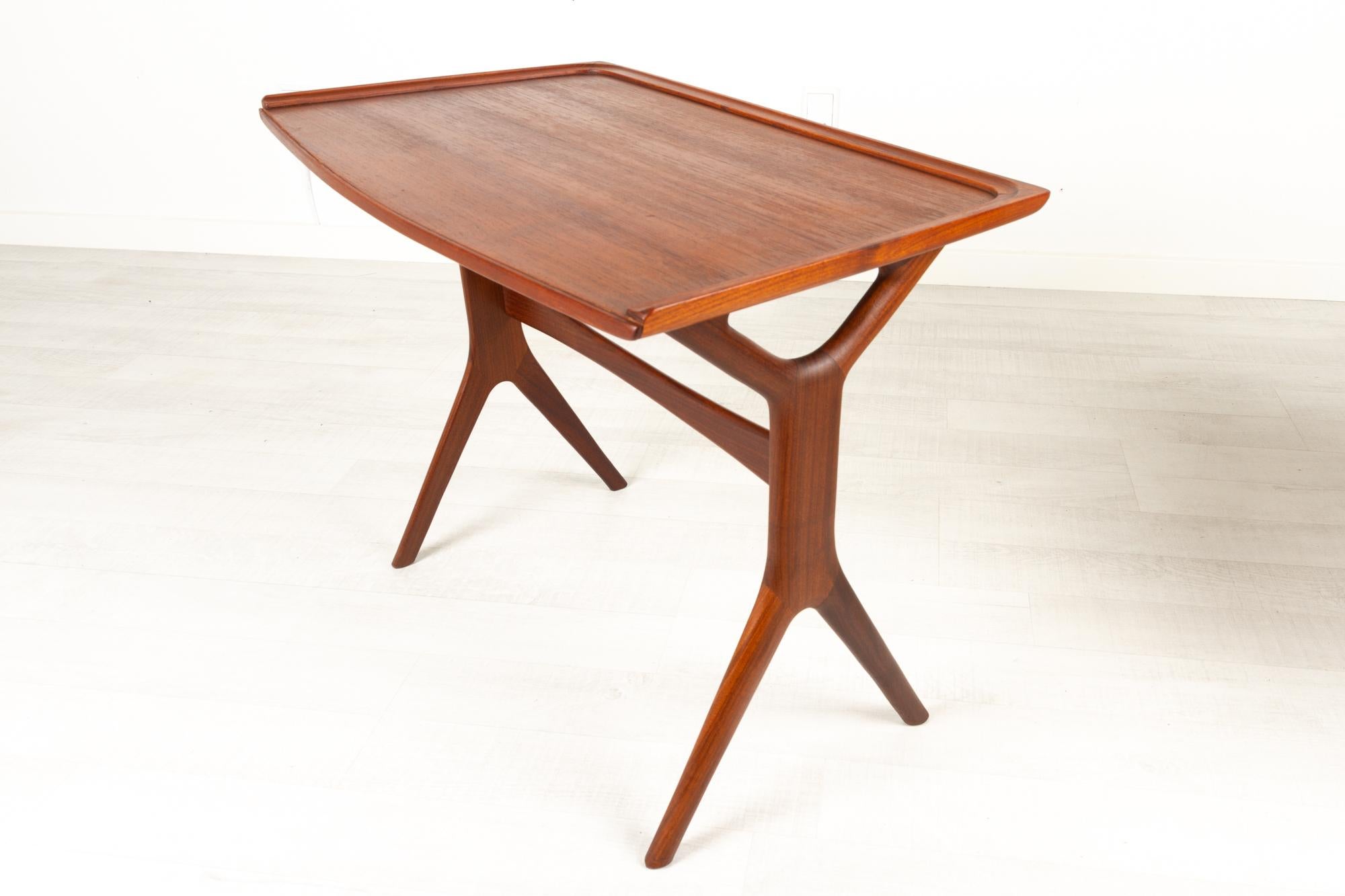 Milieu du XXe siècle Tables gigognes danoises modernes en teck de Johannes Andersen pour CFC, années 1960 en vente