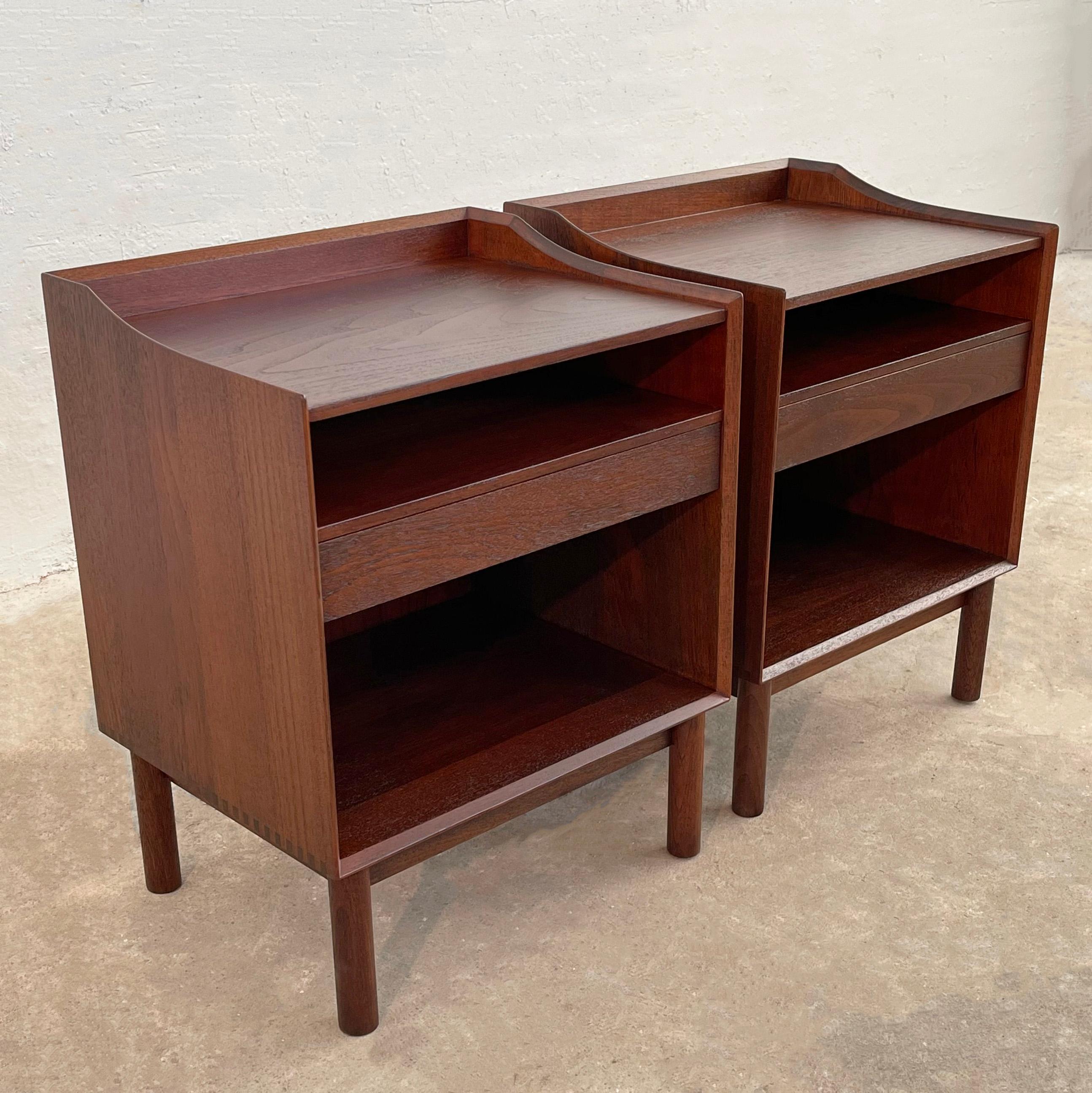 Danish Modern Teak Nighstands By Peter Hvidt And Orla Molgaard-Nielsen In Good Condition For Sale In Brooklyn, NY