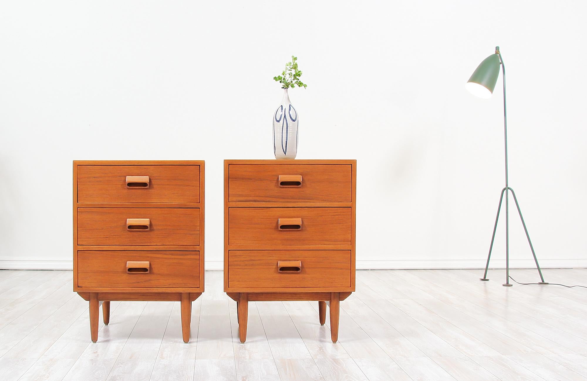 Stunning pair of nightstands designed by Børge Mogensen for Søborg Møbler in Denmark circa 1950s. These rarely seen set of nightstands features a teak wood case with three drawers raised on four sturdy teak legs, showing quality construction and
