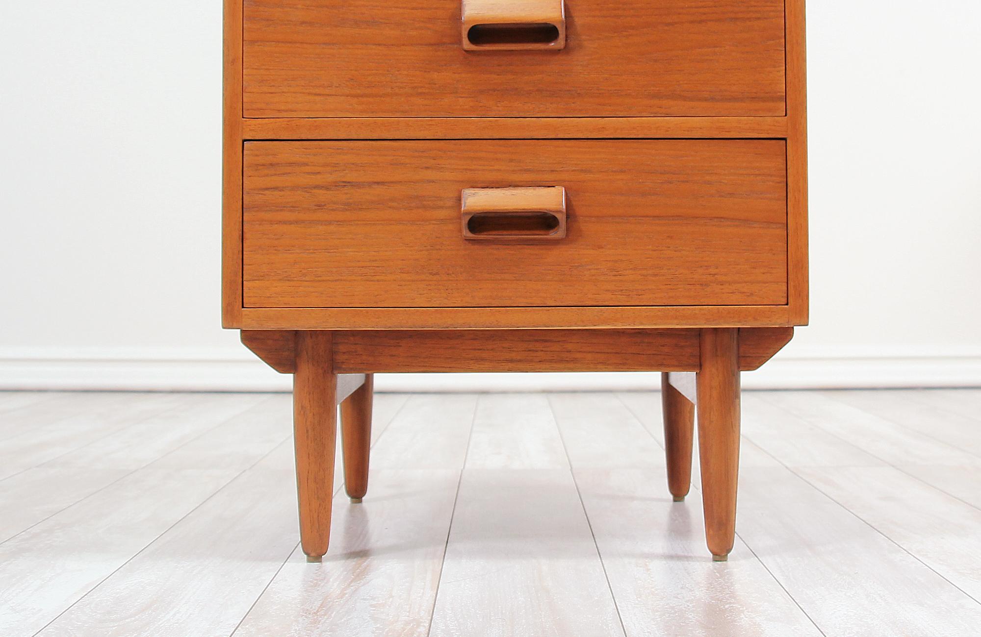 Danish Modern Teak Nightstands by Børge Mogensen for Søborg Møbler 2