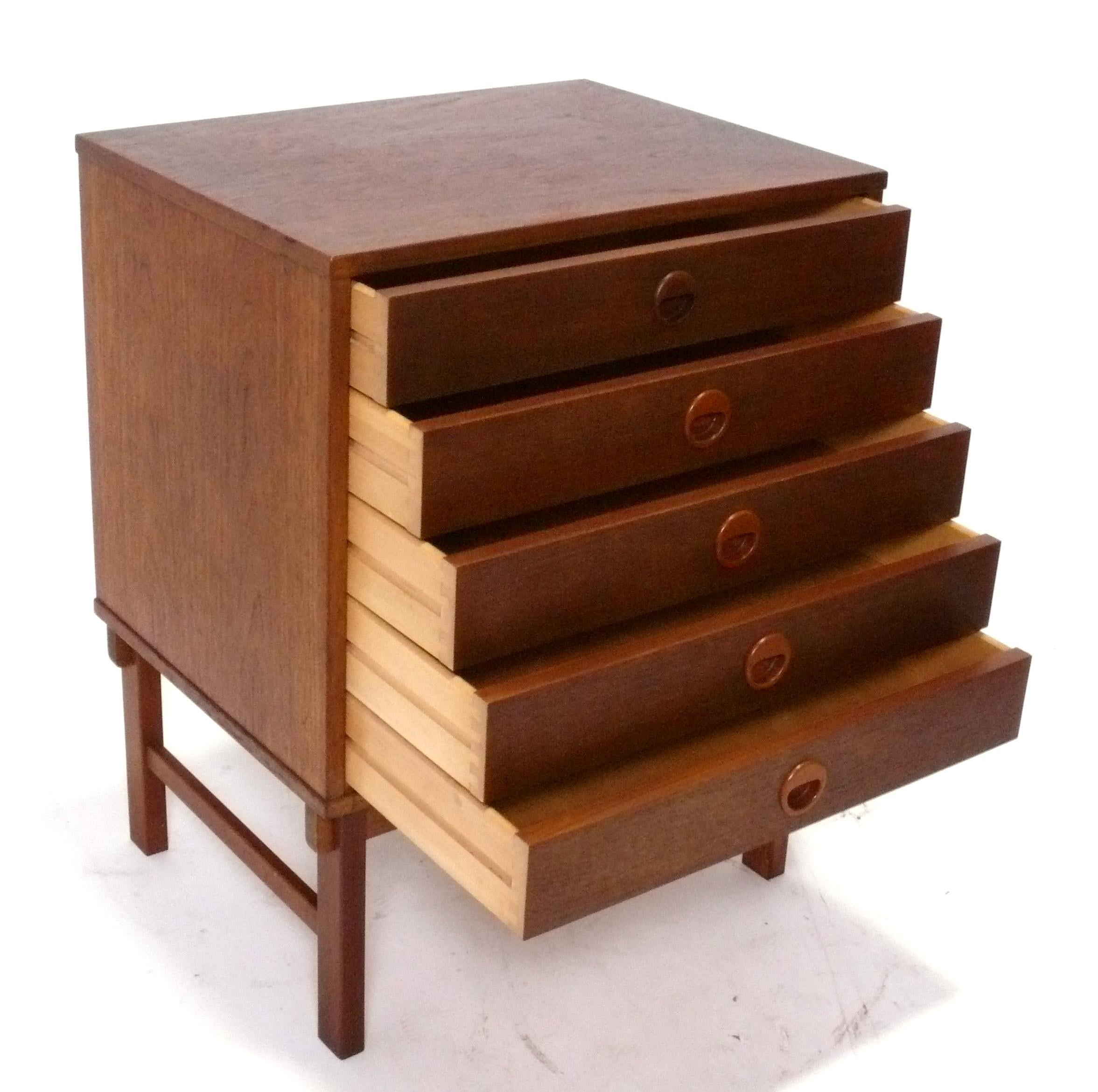 Dänische Moderne Teakholz Nachttische Yngve Ekstrom für Dux 1960s $850 jeder $1500 Paar (Schwedisch) im Angebot