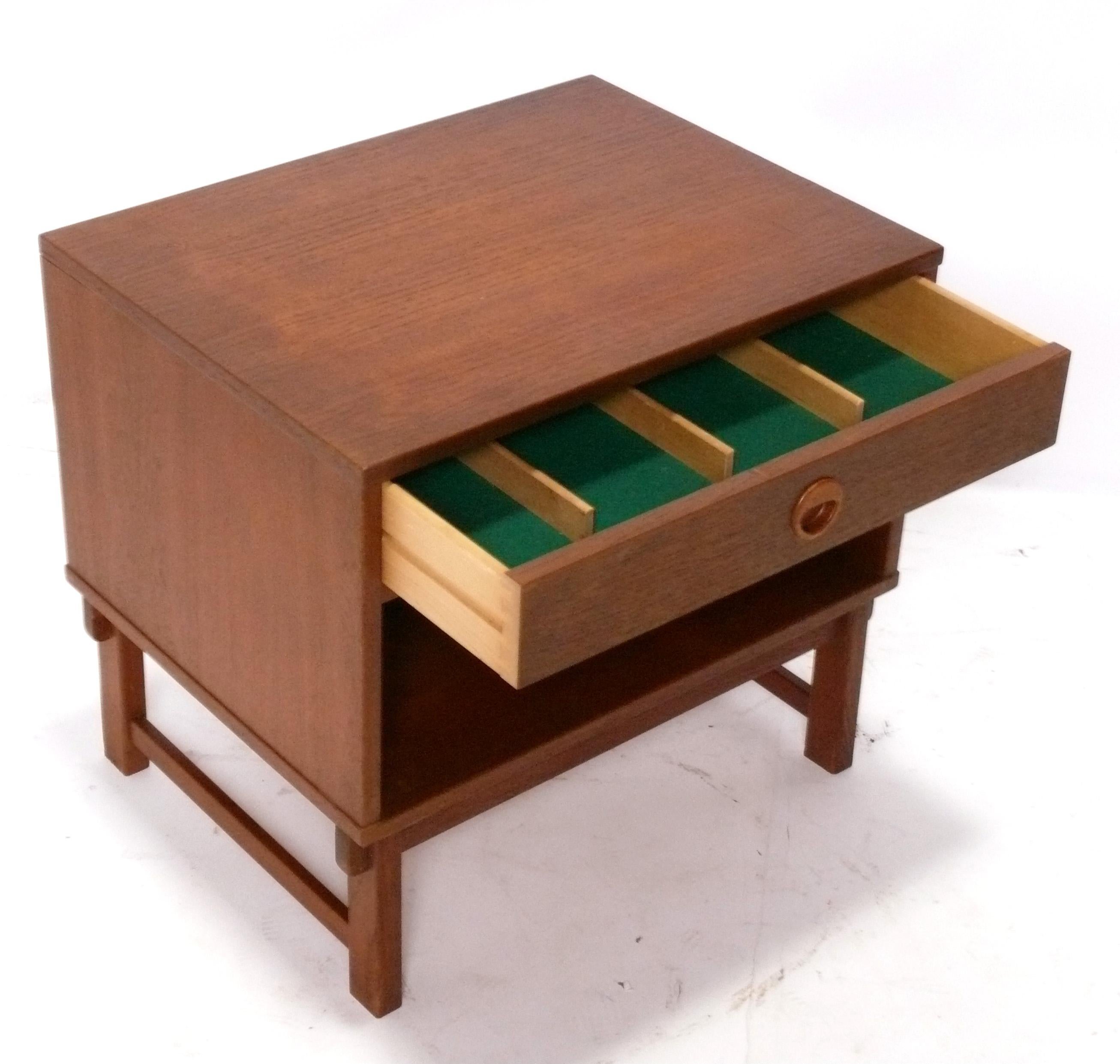 Dänische Moderne Teakholz Nachttische Yngve Ekstrom für Dux 1960s $850 jeder $1500 Paar im Angebot 1