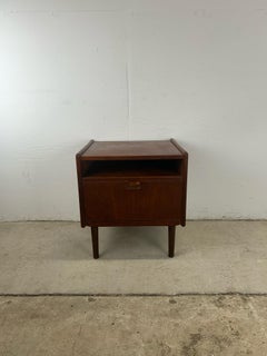 Comodino moderno danese in teak con mobile a ribalta