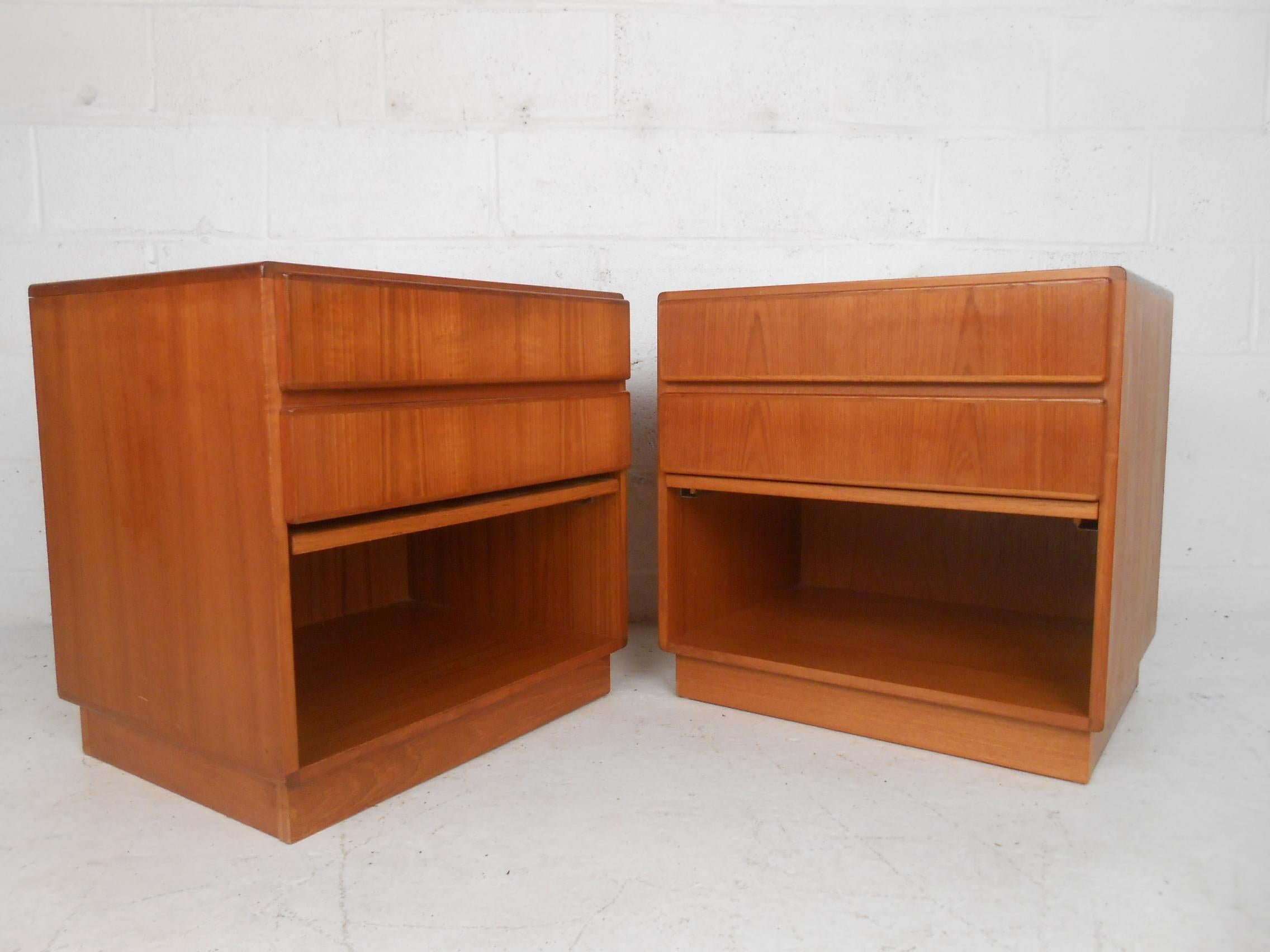Dänische moderne nachttische aus teakholz by Komfort (Moderne der Mitte des Jahrhunderts) im Angebot