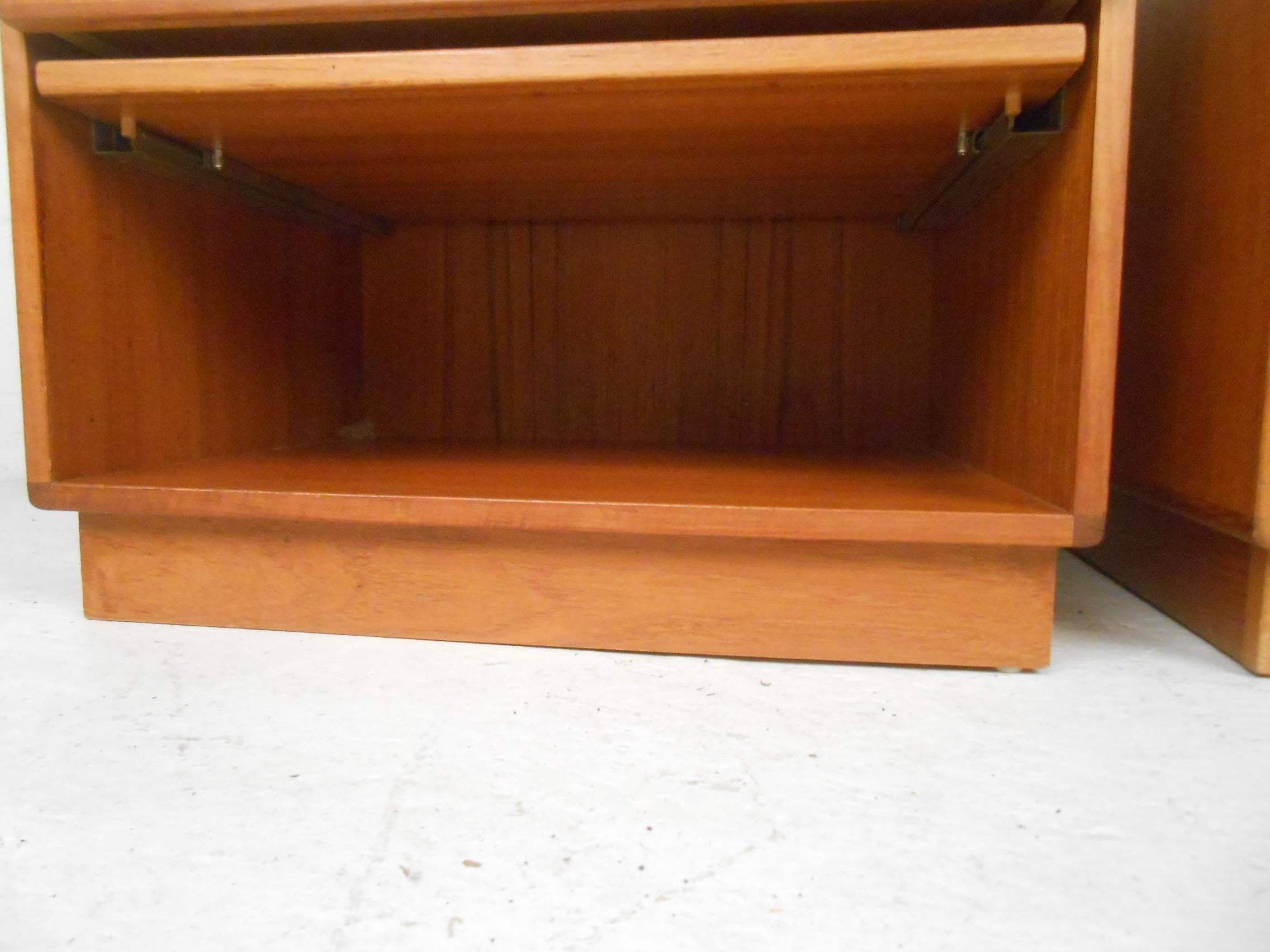 Dänische moderne nachttische aus teakholz by Komfort (Teakholz) im Angebot