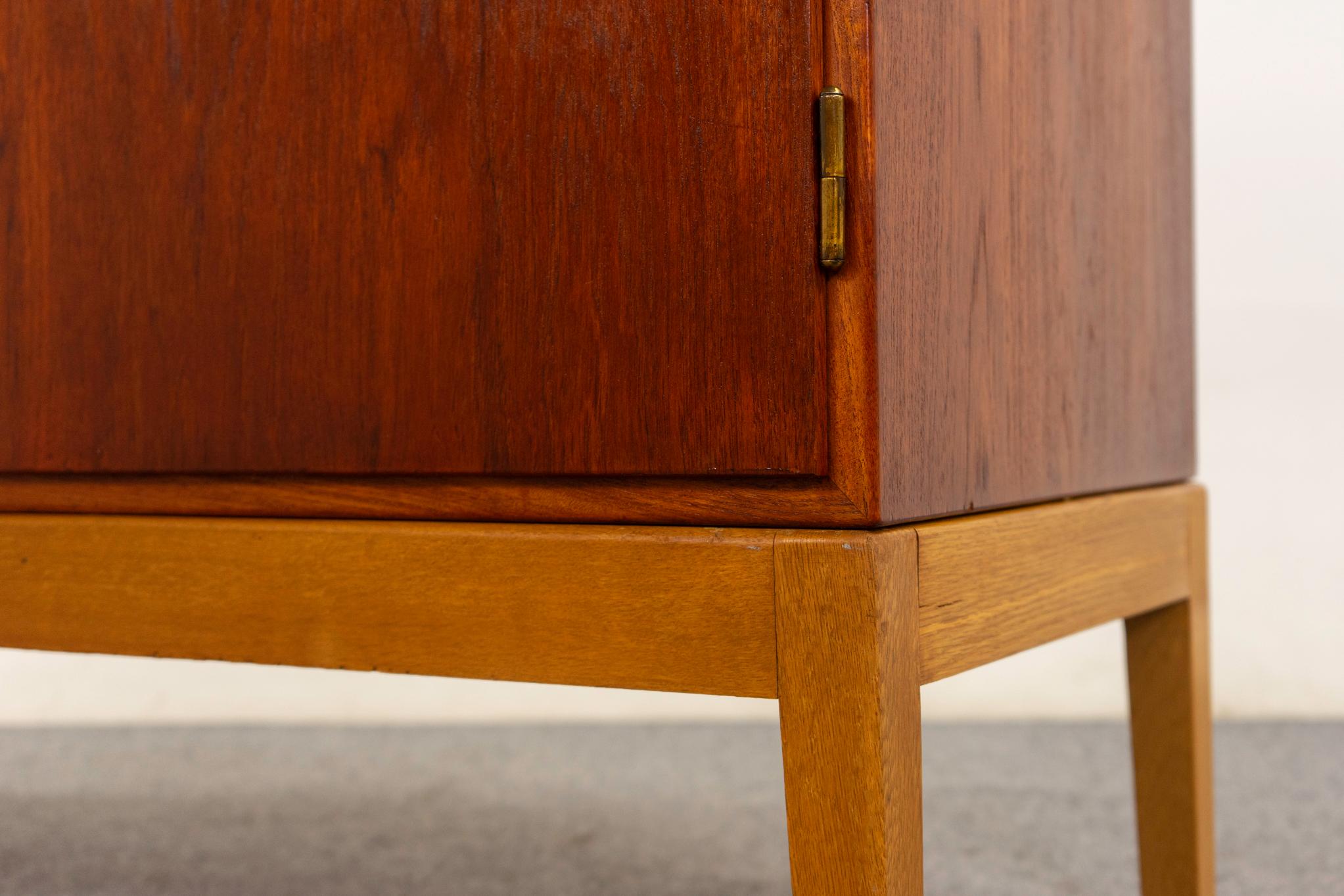 Credenza moderna danese di metà secolo in teak e oak di Borg Mogensen 2