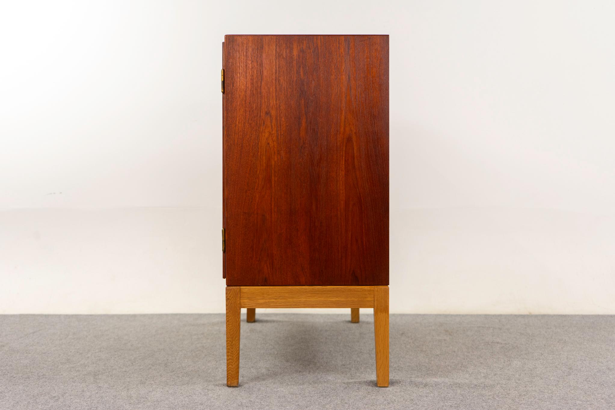 Credenza moderna danese di metà secolo in teak e oak di Borg Mogensen 4