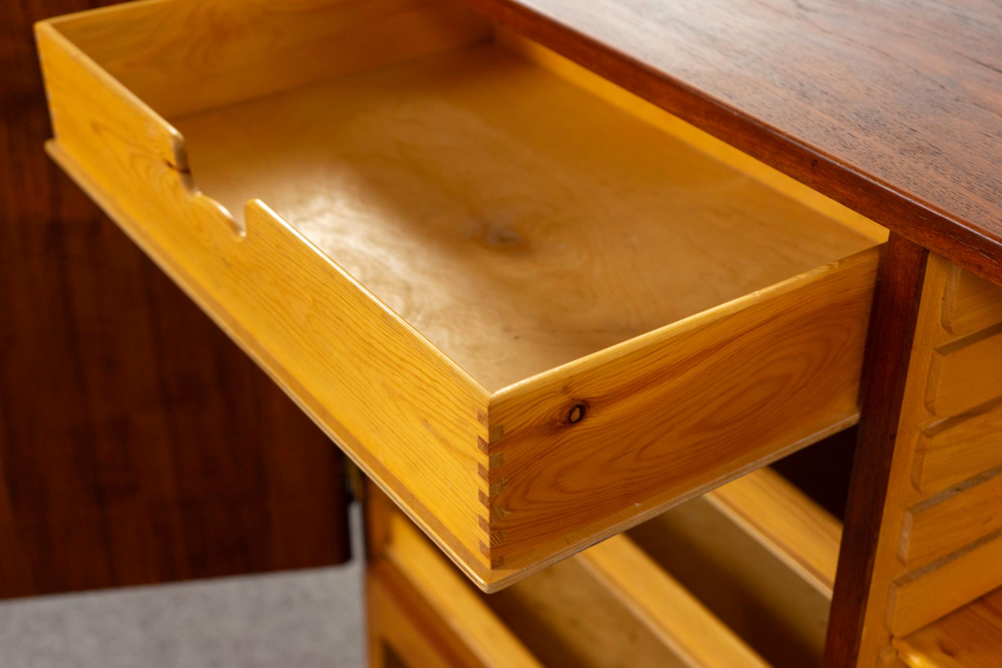 Danese Credenza moderna danese di metà secolo in teak e oak di Borg Mogensen