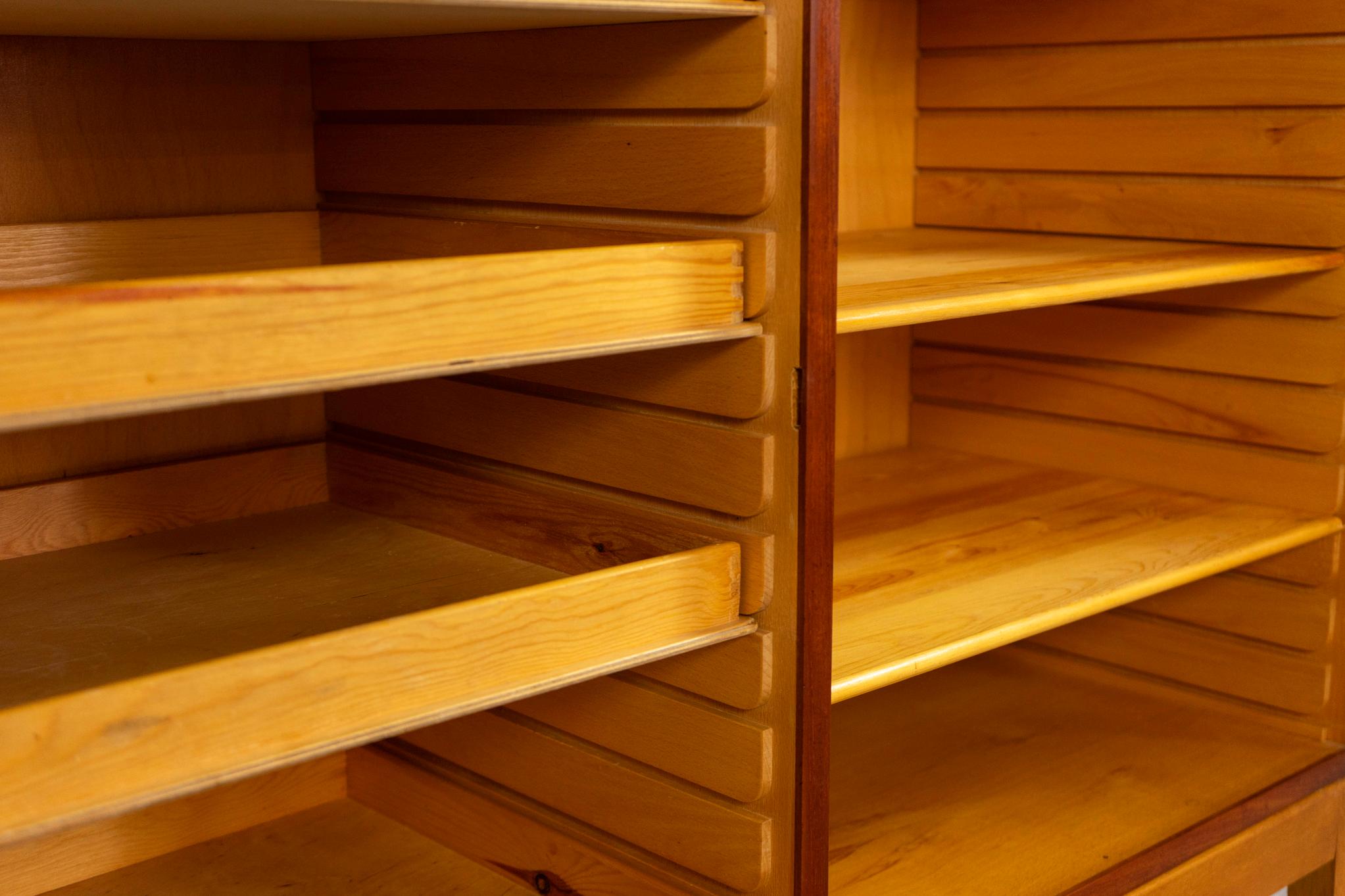 Impiallacciato Credenza moderna danese di metà secolo in teak e oak di Borg Mogensen