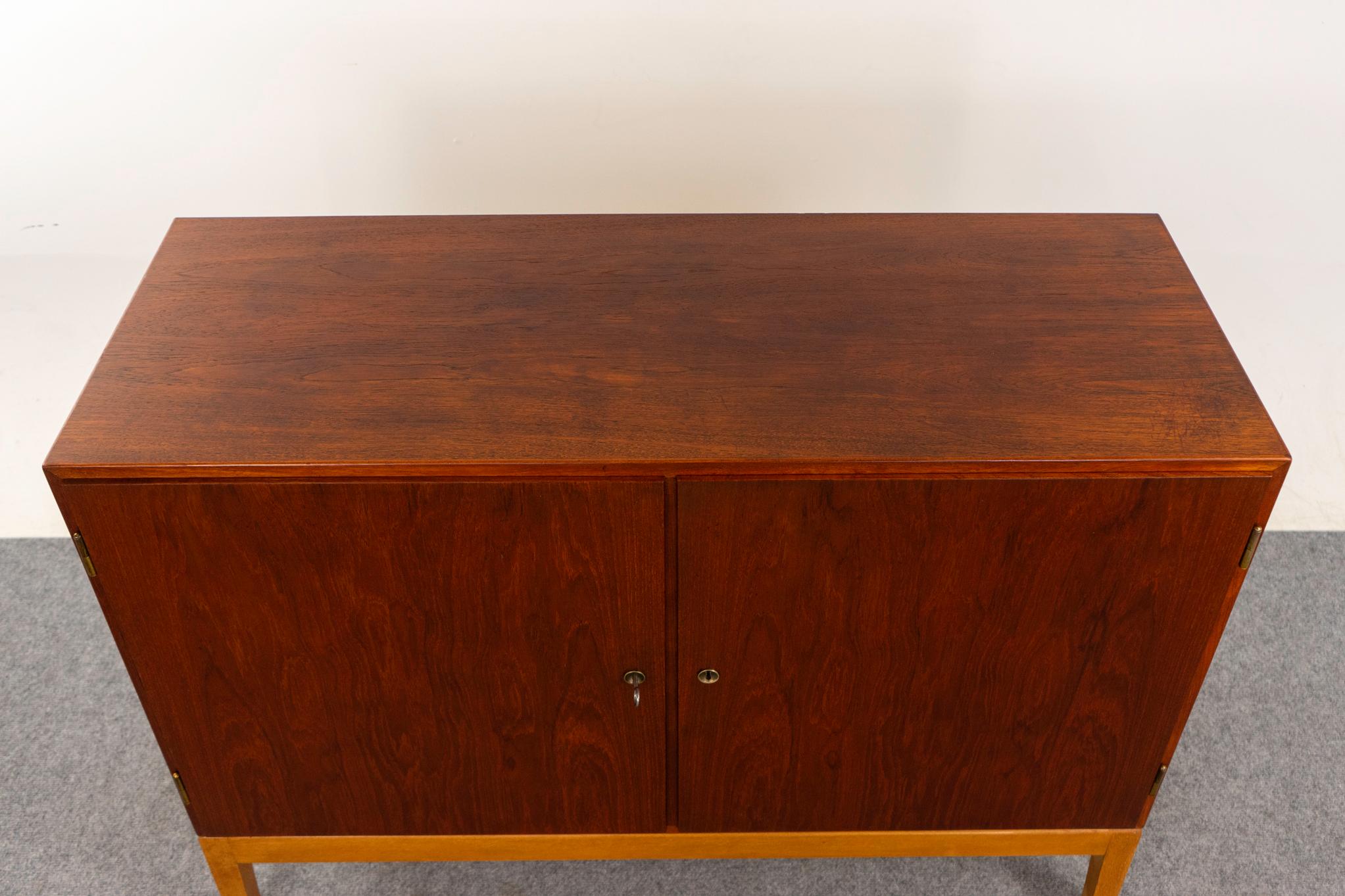 Quercia Credenza moderna danese di metà secolo in teak e oak di Borg Mogensen