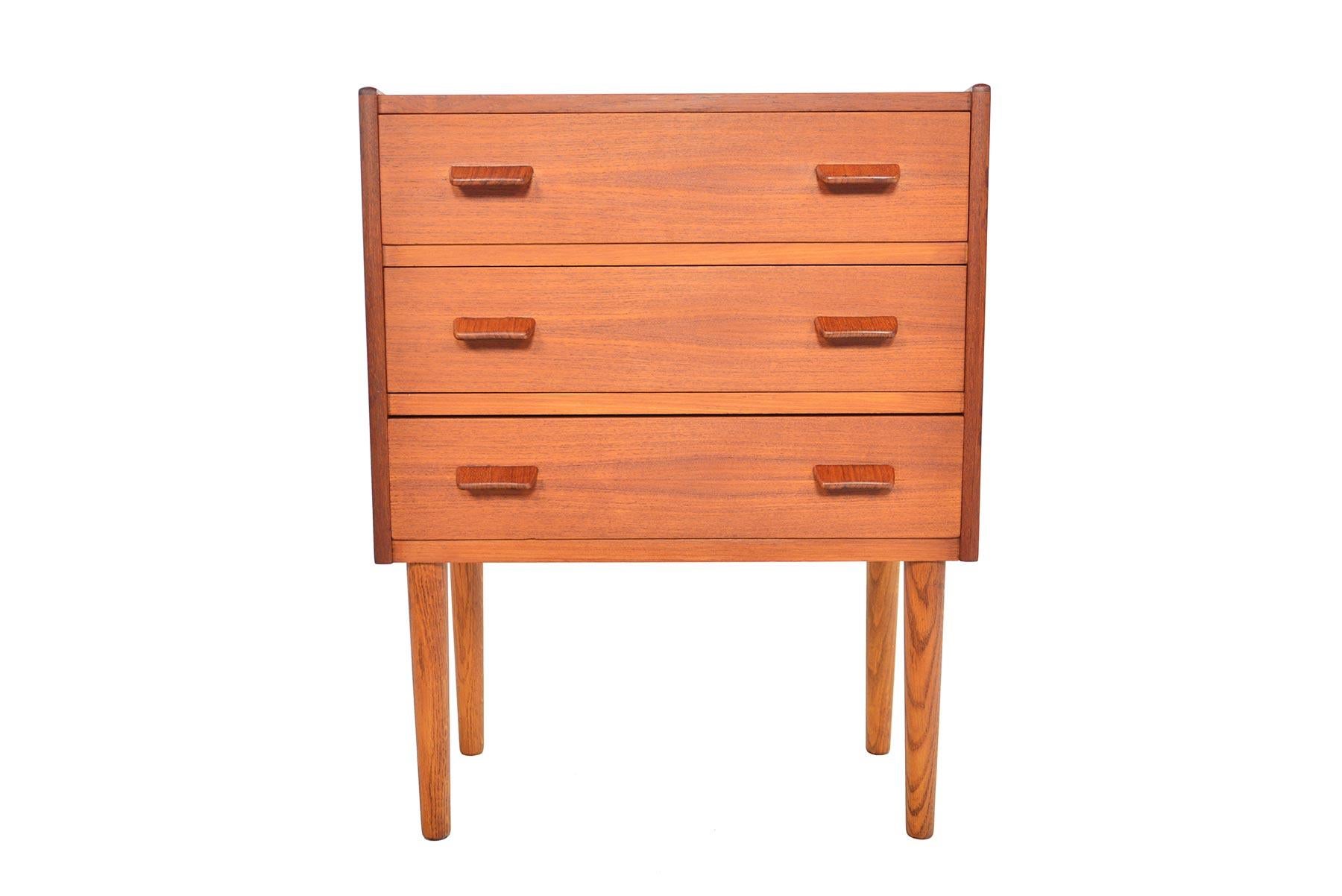 This charming Danish modern entry chest is crafted in teak and oak. The teak case offers three drawers with flat carved pulls. The case stands on quarter- sawn solid oak legs. Recently refinished and in excellent condition. 

  