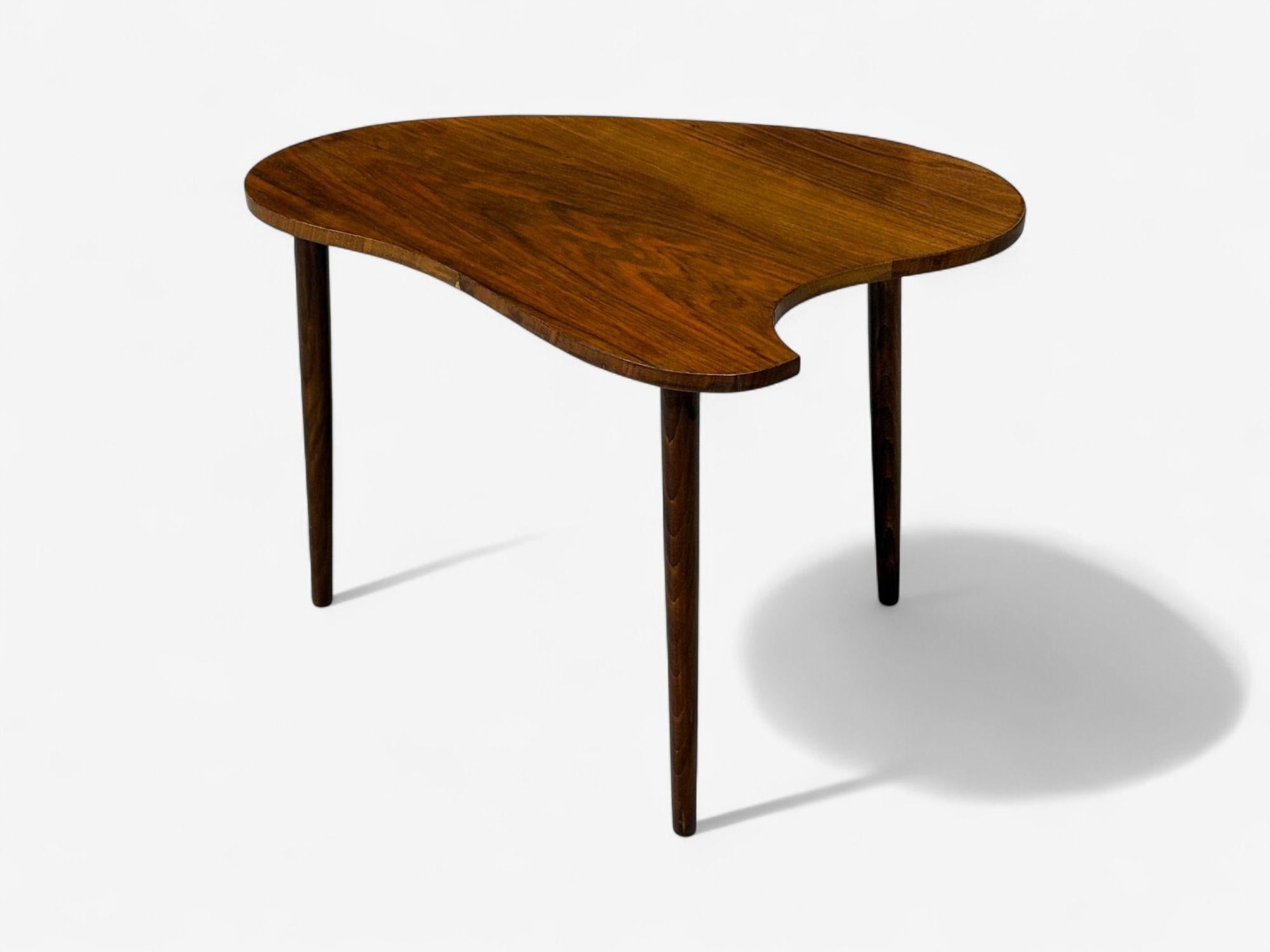 Danish Modern, Teak, Organic Form Side Table, Denmark, 1950s In Good Condition For Sale In Manhasset, NY